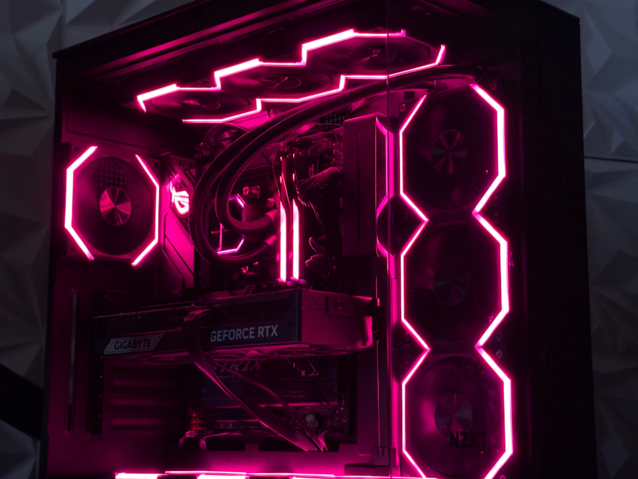 RTX 5070 Ti / Ryzen 7 9800X3D / 32GB 6000MHz CL30 DDR5 / 2TB crucial ssd / Windows 11 by