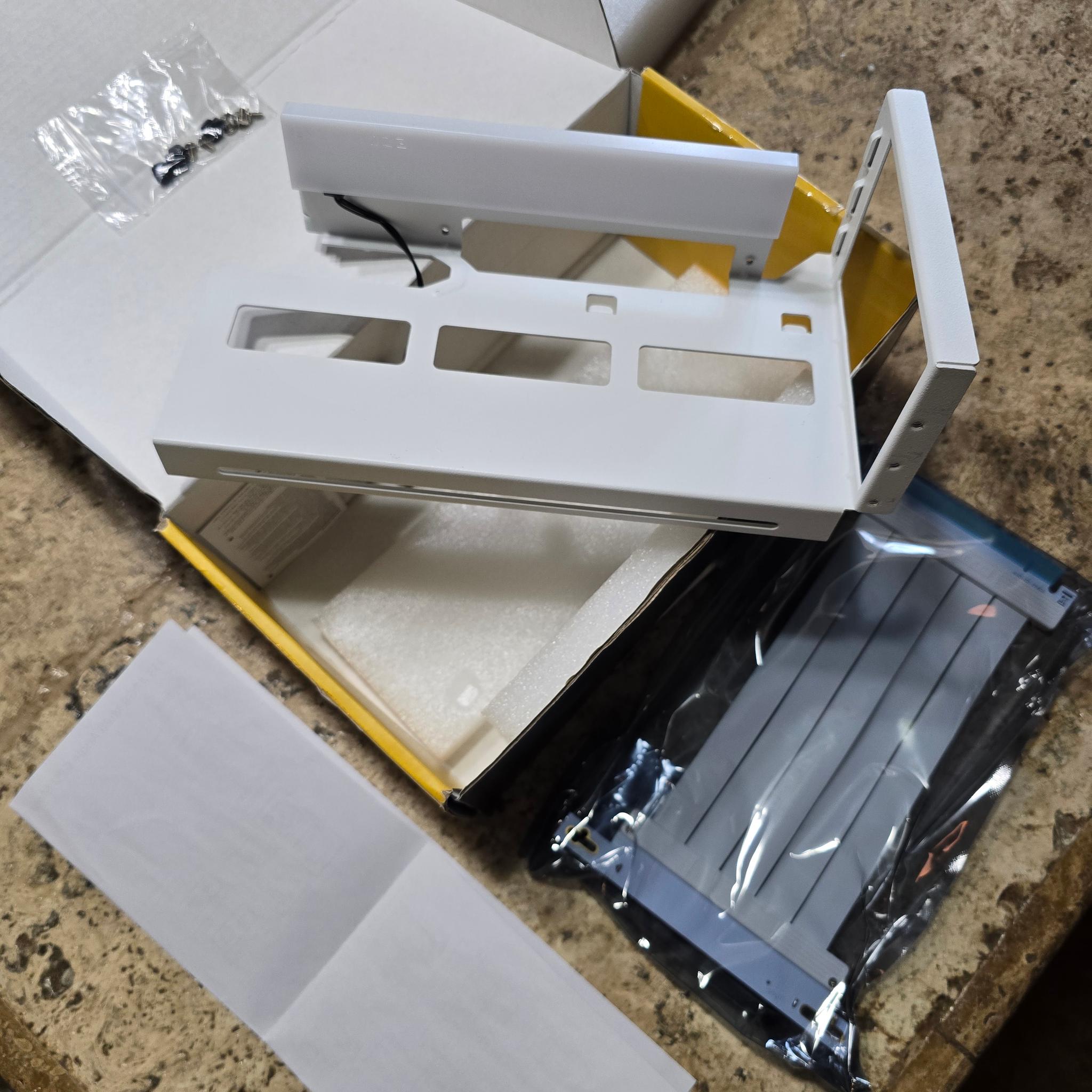 EZDIY-FAB PCIe 4.0 GPU Mount Bracket w ARGB LED Module White Nvidia AMD RTX RX XT Adjustable angle