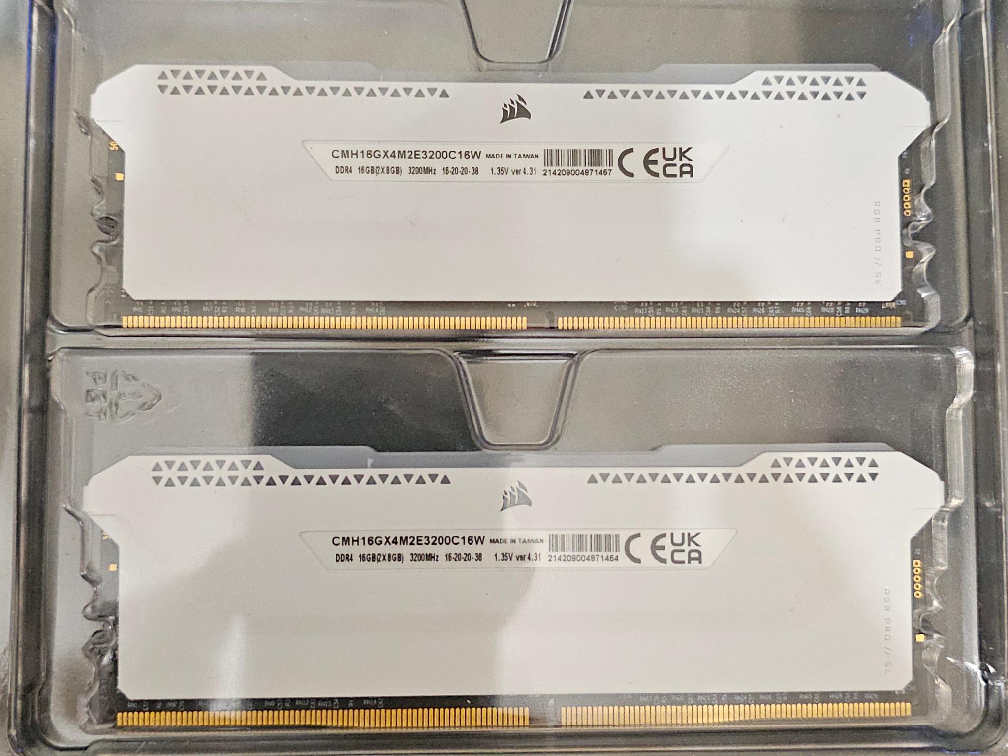 VENGEANCE® RGB 16GB (2 x 8GB) DDR4 DRAM 3200MHz C16 Memory Kit — White