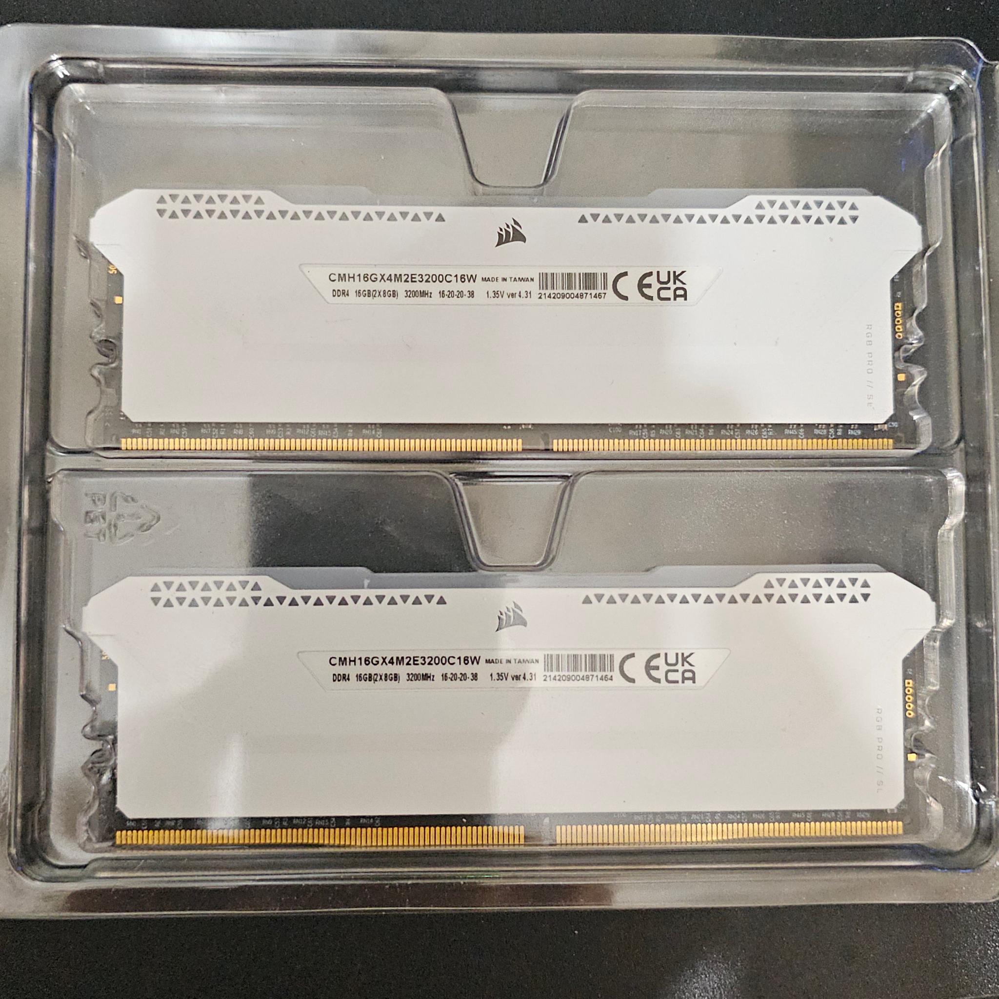 VENGEANCE® RGB 16GB (2 x 8GB) DDR4 DRAM 3200MHz C16 Memory Kit — White