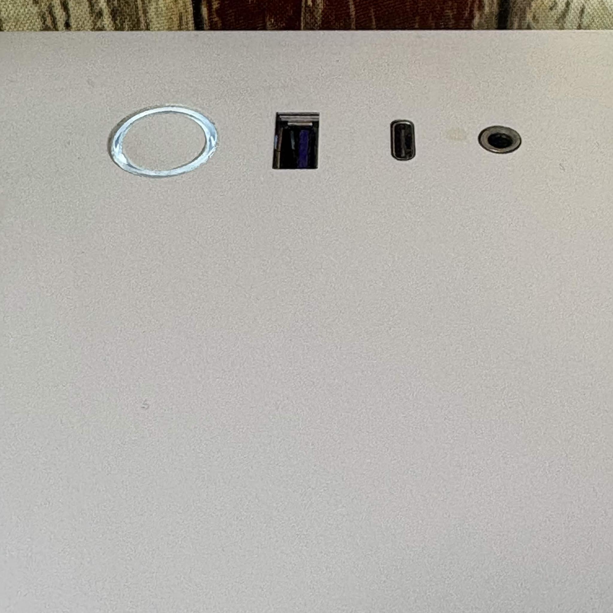Black Cat Customs - FrostClaw (i5-10400 / RX 6600XT / 2x8GB RAM / 256GB SSD + 1TB HDD