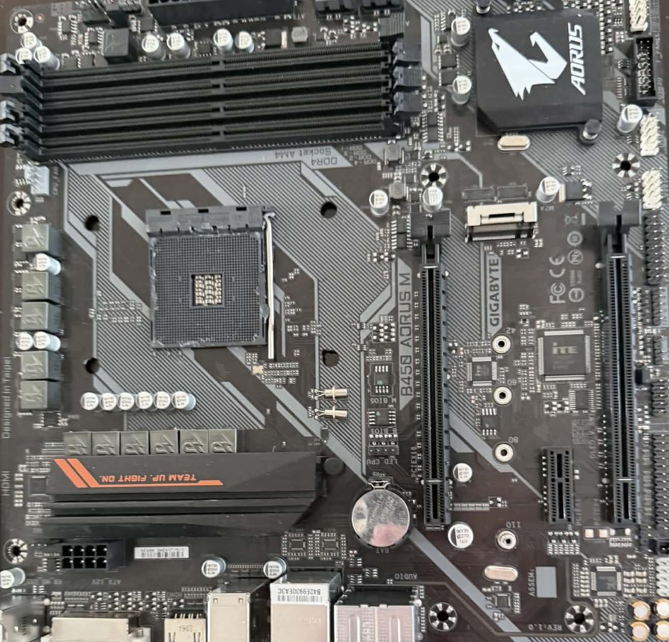 Gigabyte B450 AORUS M (rev. 1.x) – Solid mATX AM4 motherboard in excellent working condition.