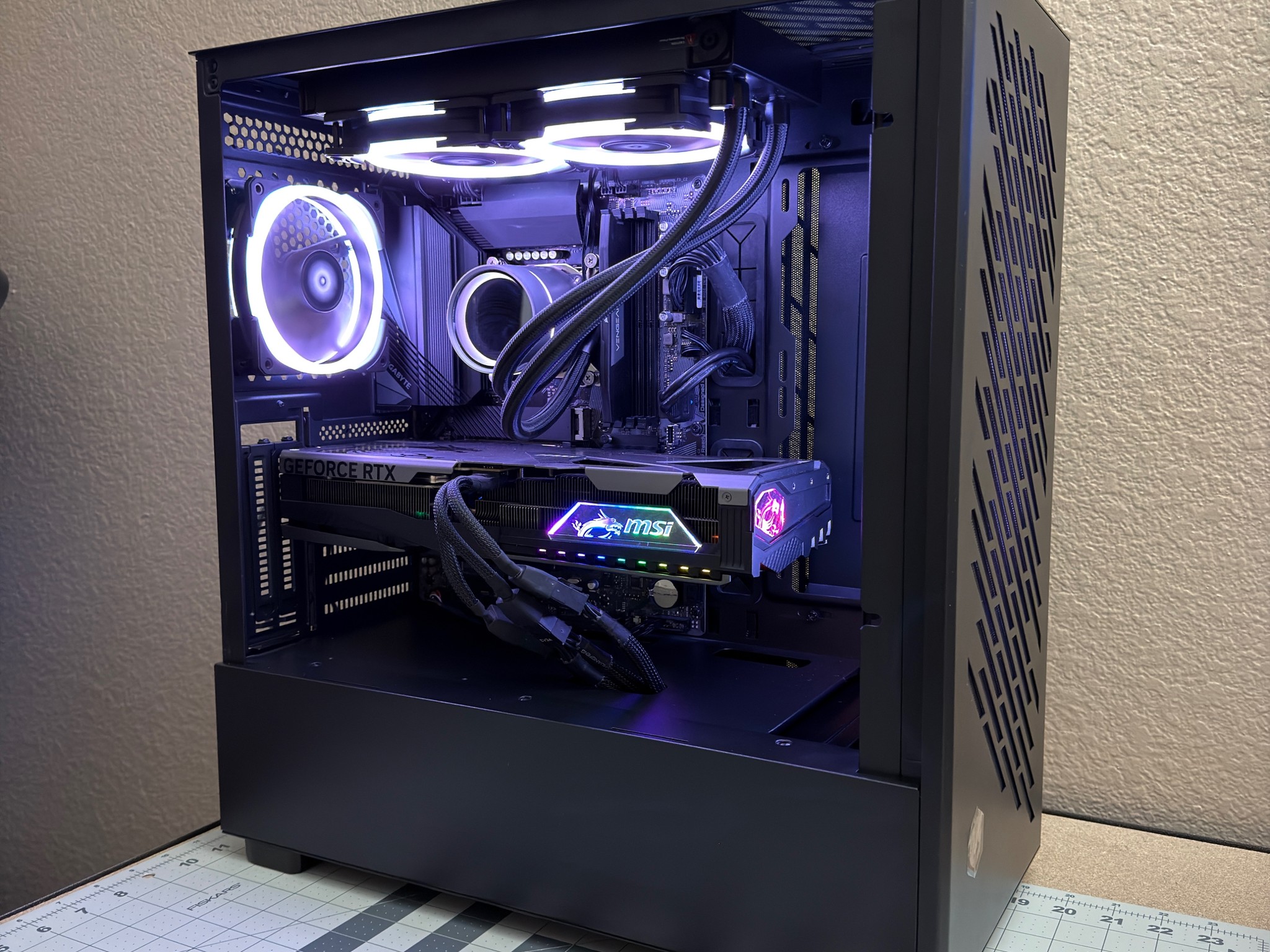 i7-13700KF | RTX 5070 | 32GB DDR5 | 3TB Gaming PC