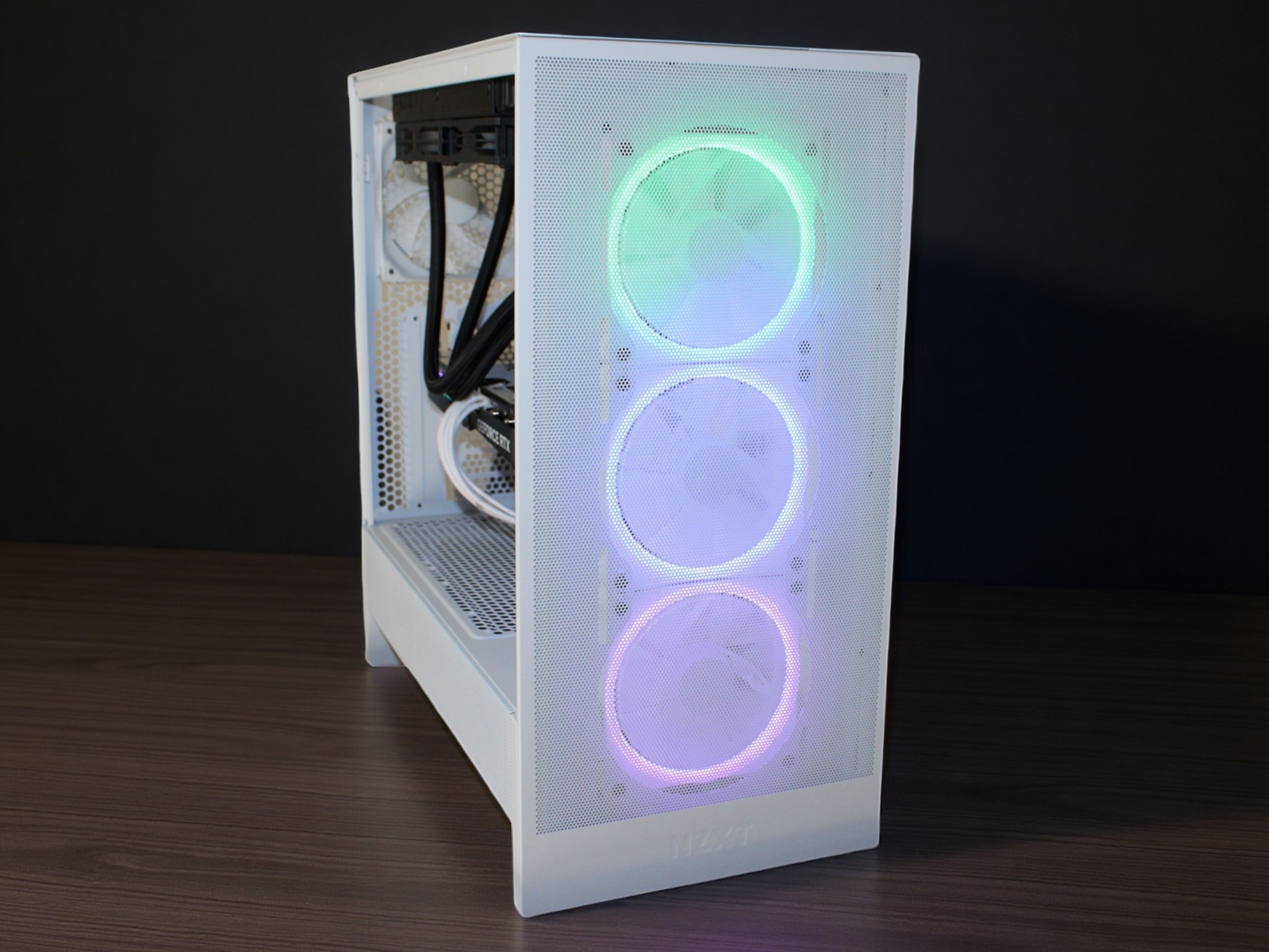Super Smooth NZXT AM5 | Ryzen 7 7700X | GeForce RTX 4060 | 32GB G.Skill DDR5 | 2TB PNY M....