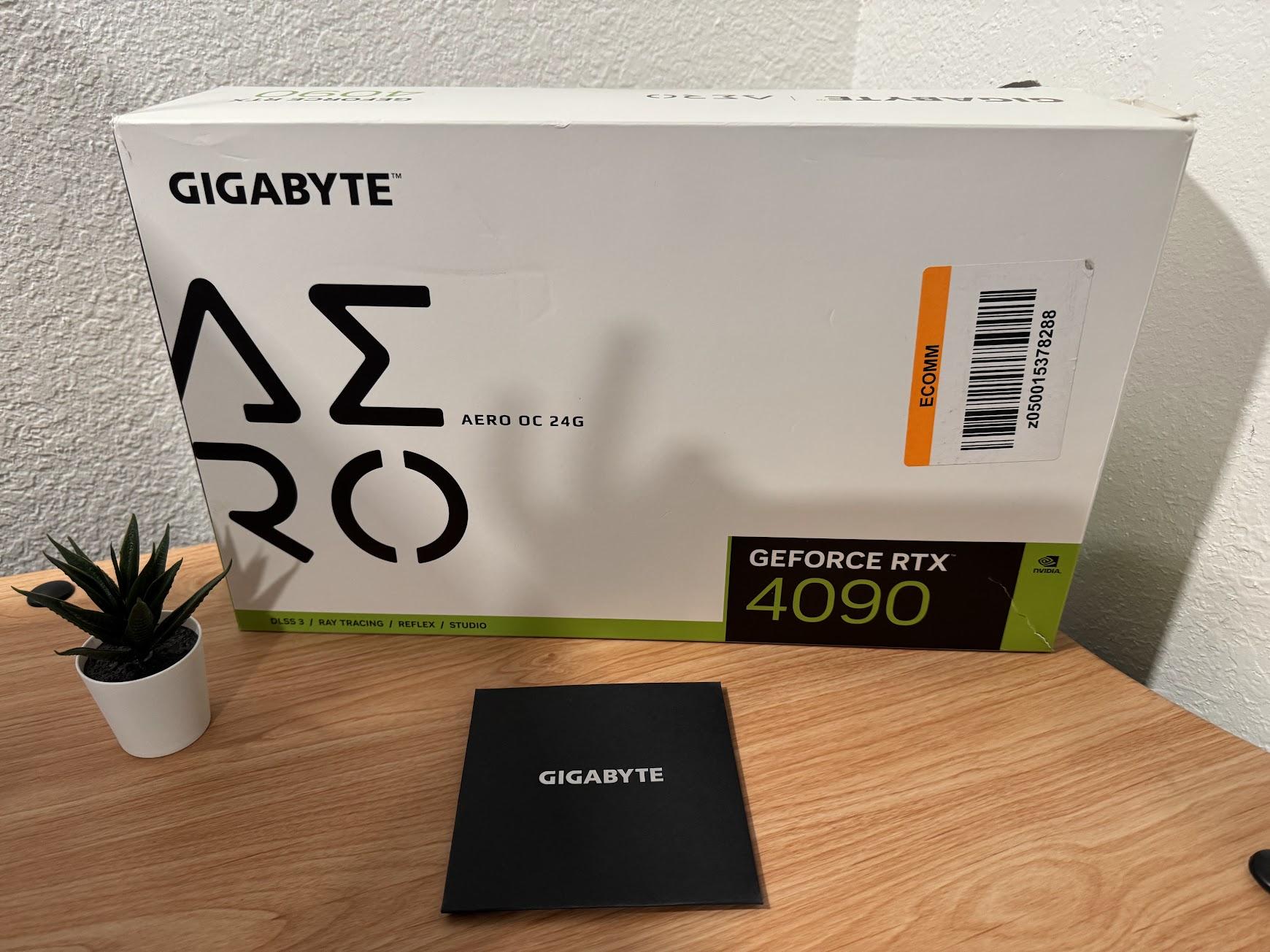 White Gigabyte GeForce RTX™ 4090 AERO OC 24G