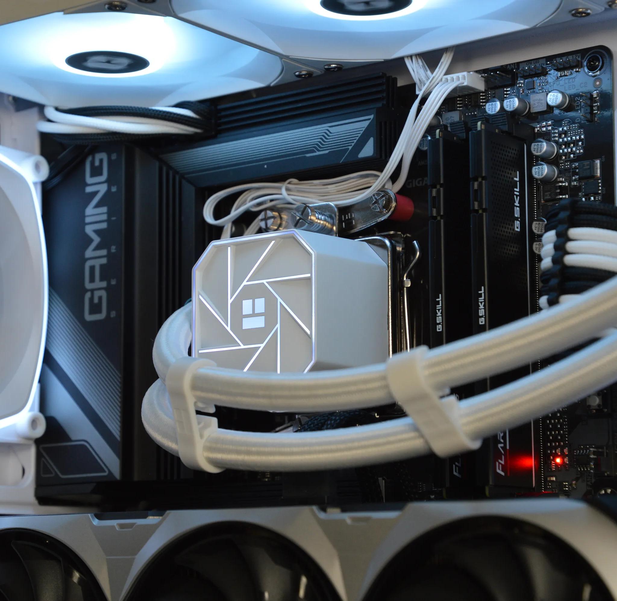 🌨️🌨️| RTX 4070 Ti 12GB| Ryzen 7 7700X | 32 GB DDR5 RAM | 2TB GEN 4 NVME SSD | Snow Cloud |