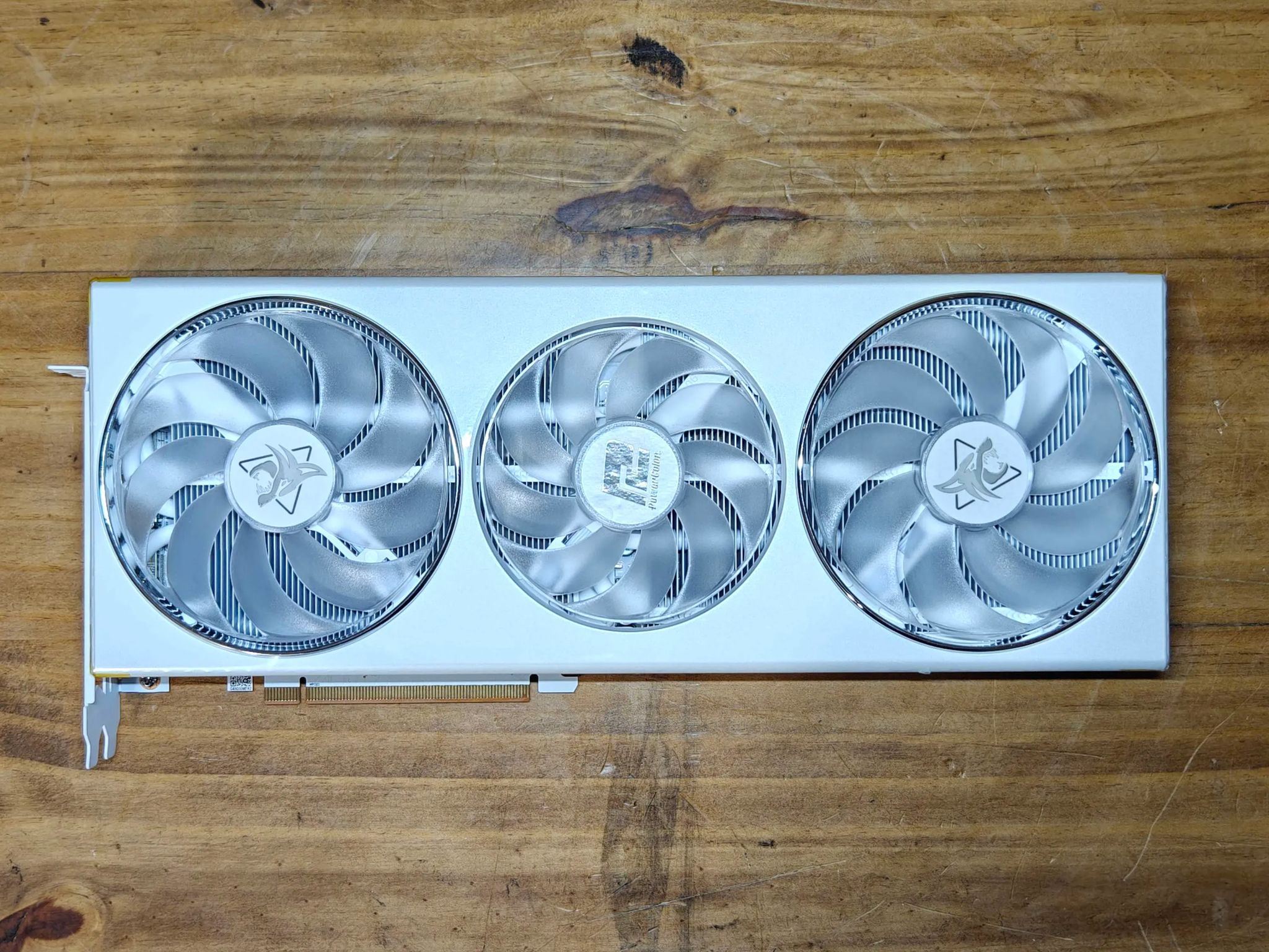 AMD Radeon RX 7800 XT 16GB PowerColor Hellhound Spectral White Graphics Card GPU GDDR6 Tripple Fan