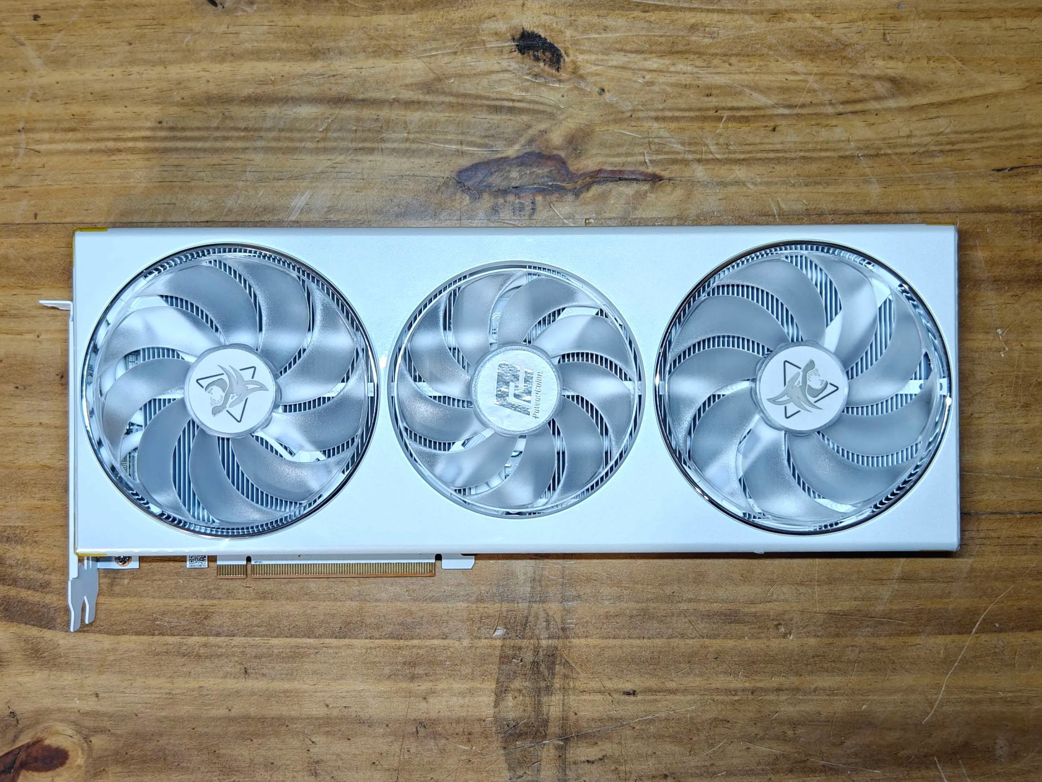 AMD Radeon RX 7800 XT 16GB PowerColor Hellhound Spectral White Graphics Card GPU GDDR6 Tripple Fan