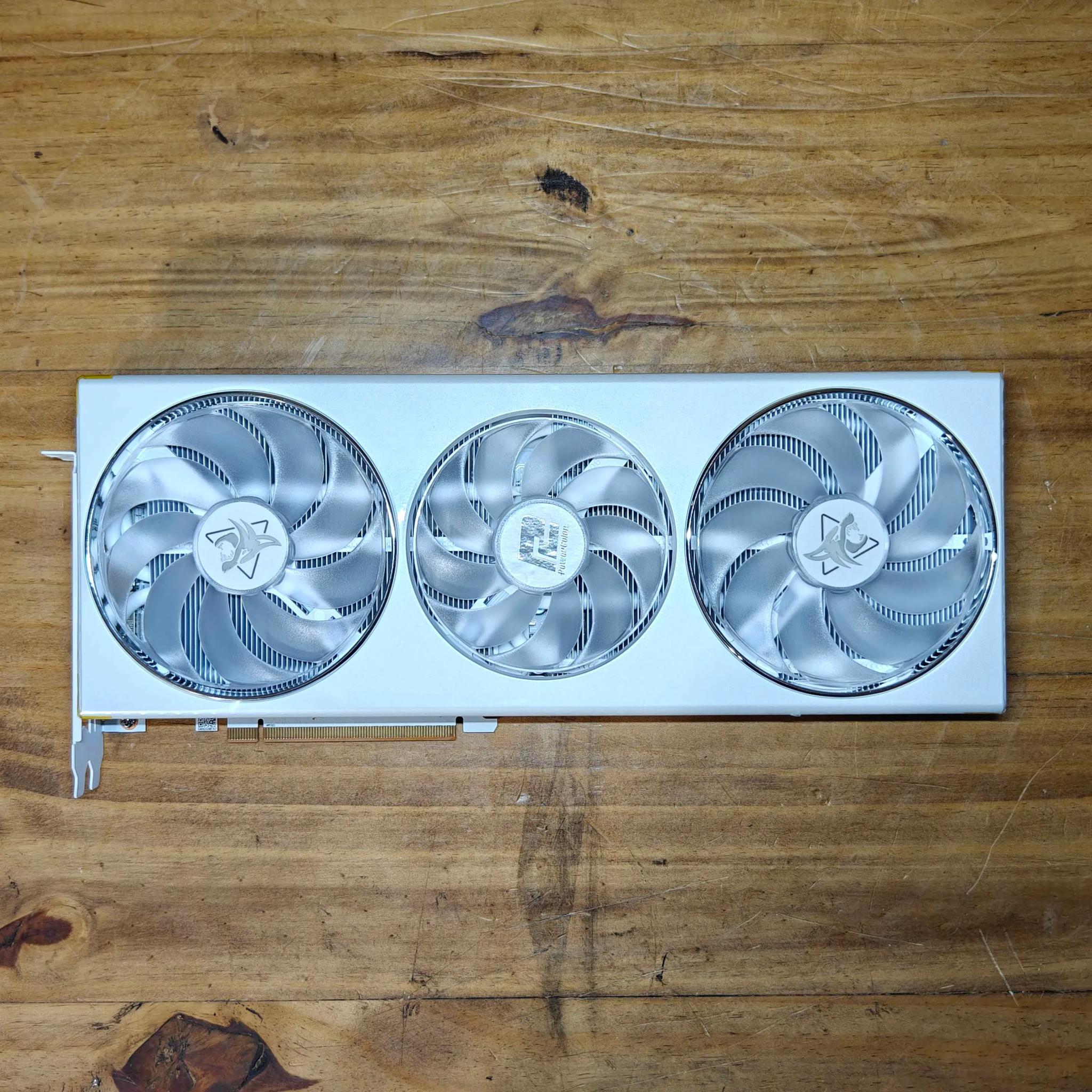 AMD Radeon RX 7800 XT 16GB PowerColor Hellhound Spectral White Graphics Card GPU GDDR6 Tripple Fan