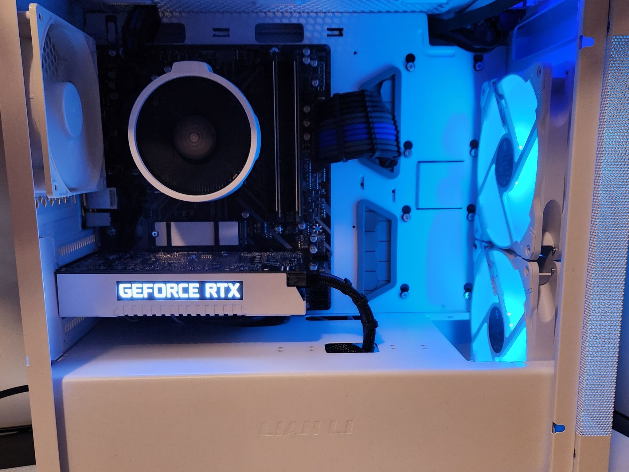 Frosty Mini Mesh Gaming PC Ryzen 5 3600 / 16GB DDR4 / 1TB SSD / RTX 2060