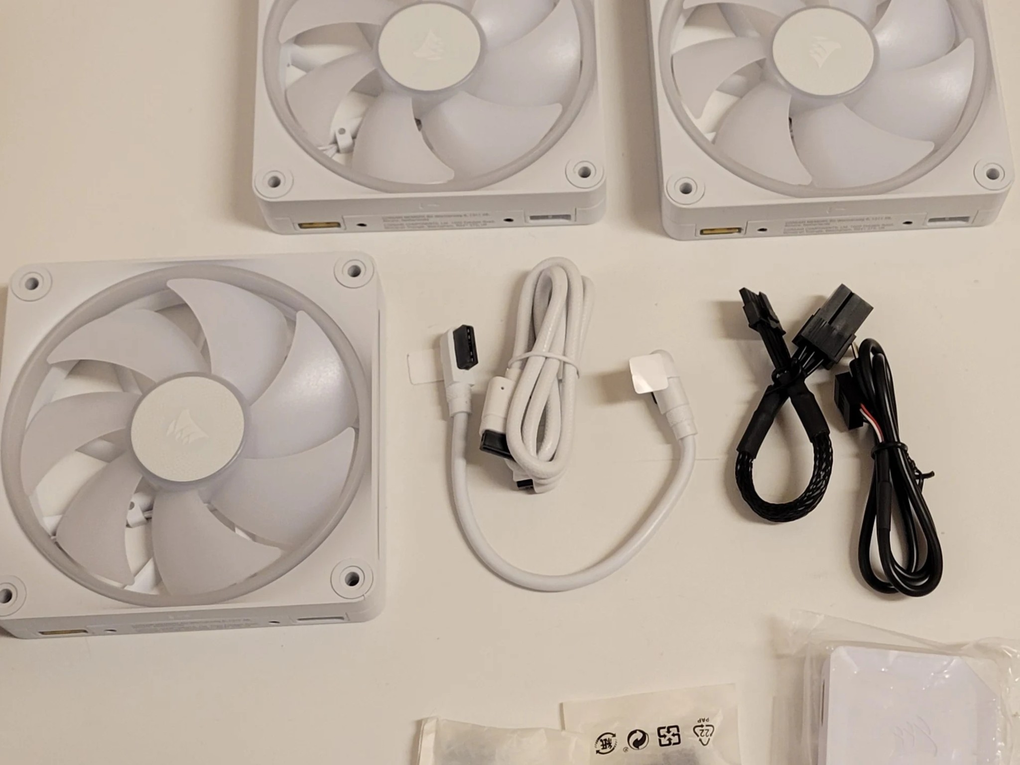 1 Set 3x Corsair LX120 RGB iCUE LINK Case Fans, 120mm, White