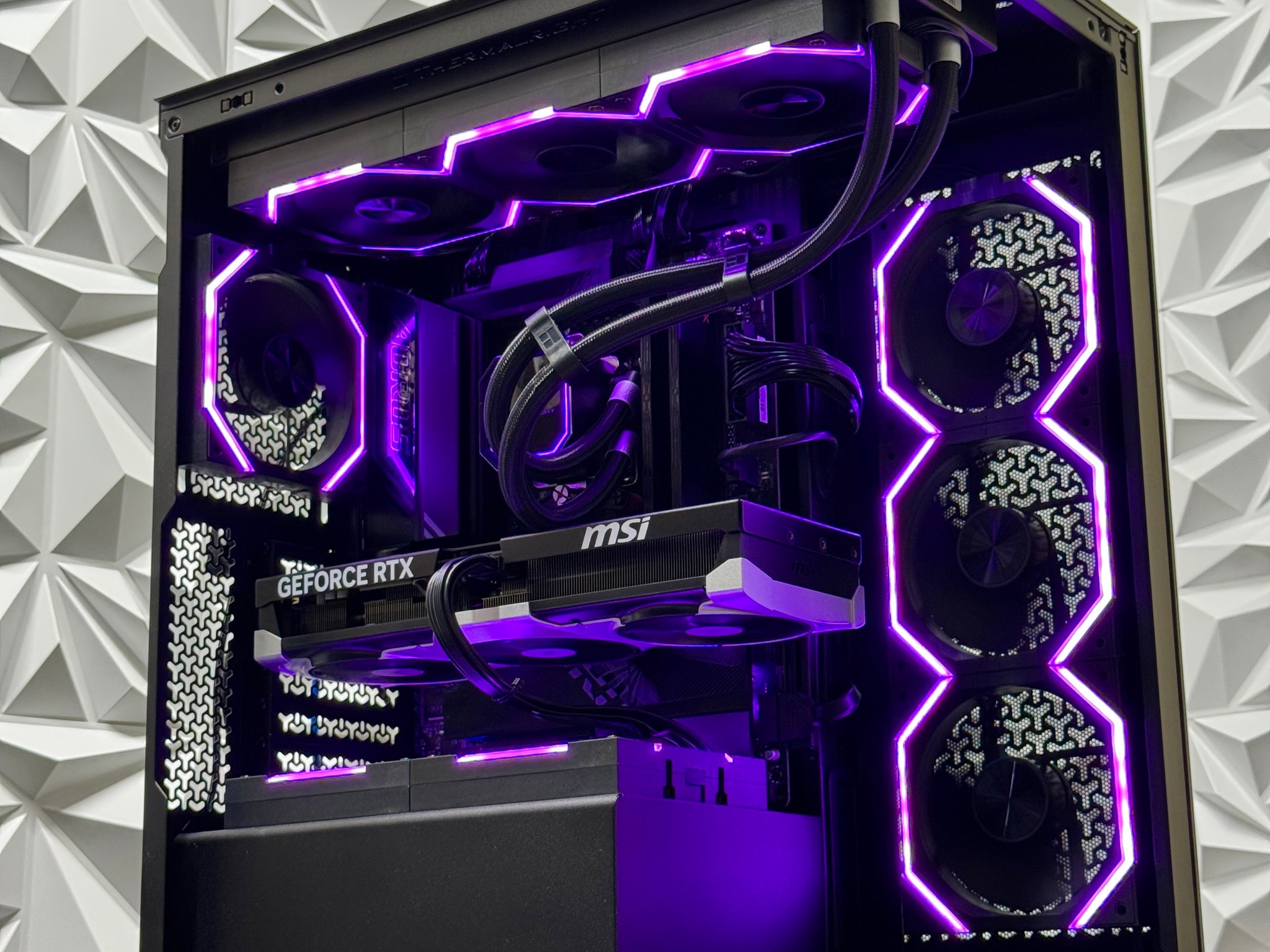 Ryzen 7 9850X3D / RTX 5070 Ti / 32GB 6400MTs DDR5 / 2TB Nvme ssd / 850w psu / X870E Motherboard