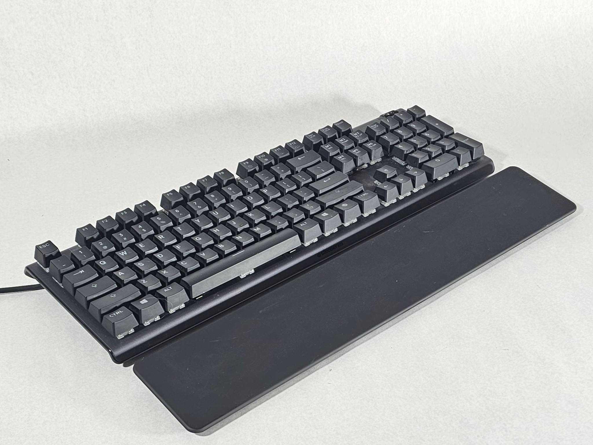 SteelSeries Apex 5 Mechanical Keyboard & Palm Wrist Rest