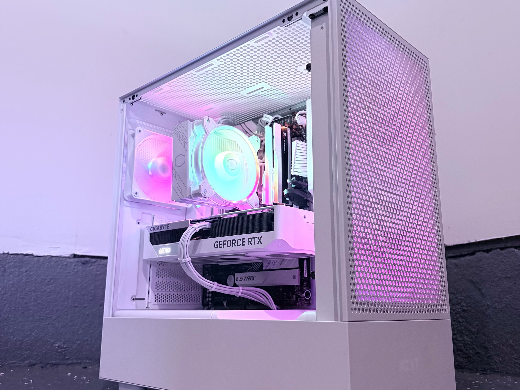 🌈"Starlight Pearl"⚪️| 1440p Gaming | RTX 4070 Super | Ryzen 7 7700 | 32GB DDR5 | 3TB Storage