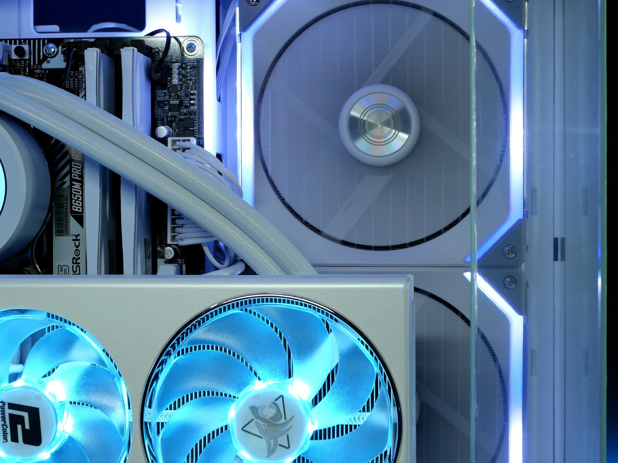 🧊 RX 7800XT, Ryzen 7500F, 32gb ram, 1TB nvme White gaming pc