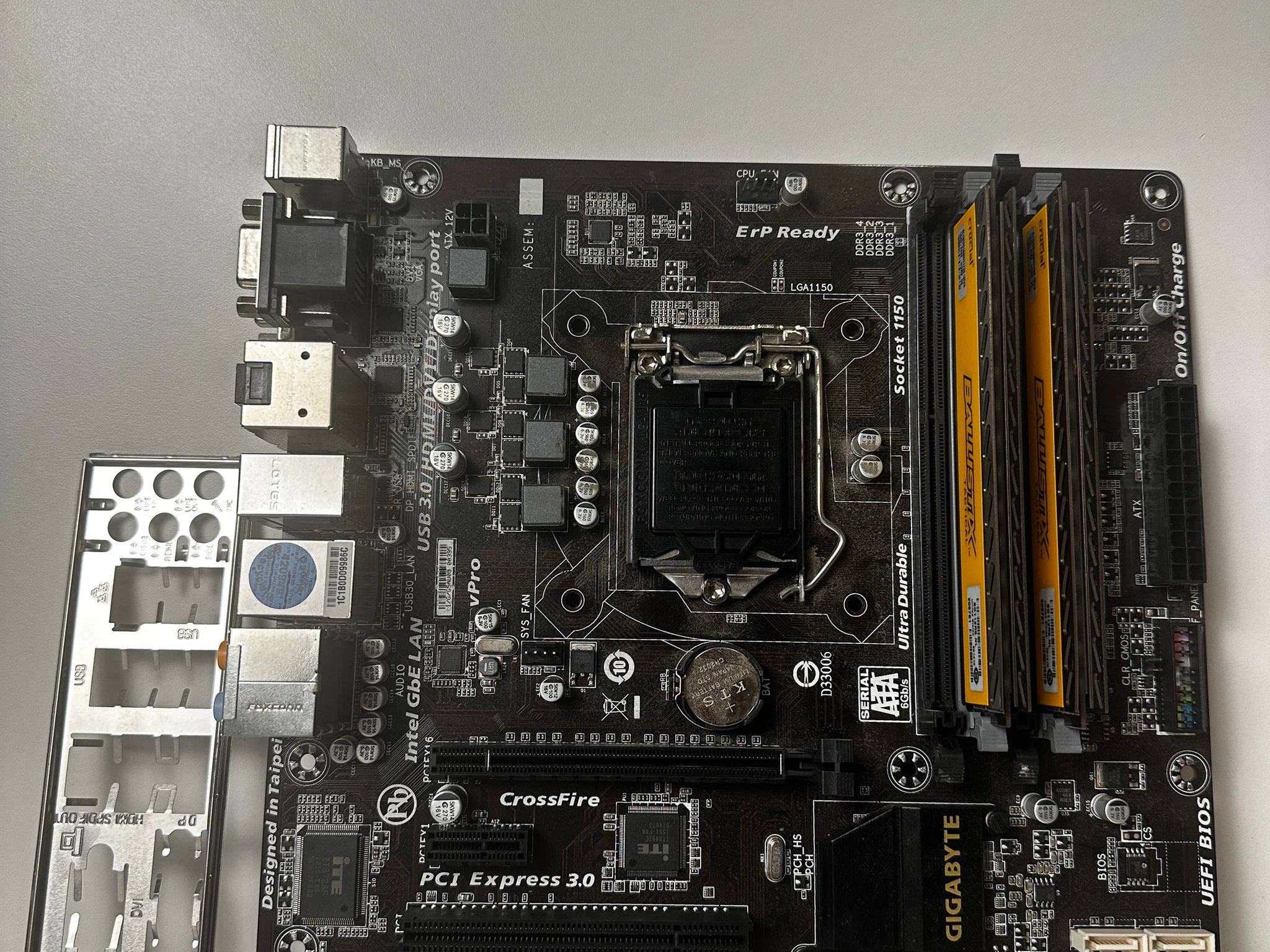 GIGABYTE GA-Q87M-D2H, I5 4590, 16gb DDR3 Combo! LGA1150 mATX Motherboard W/ IO