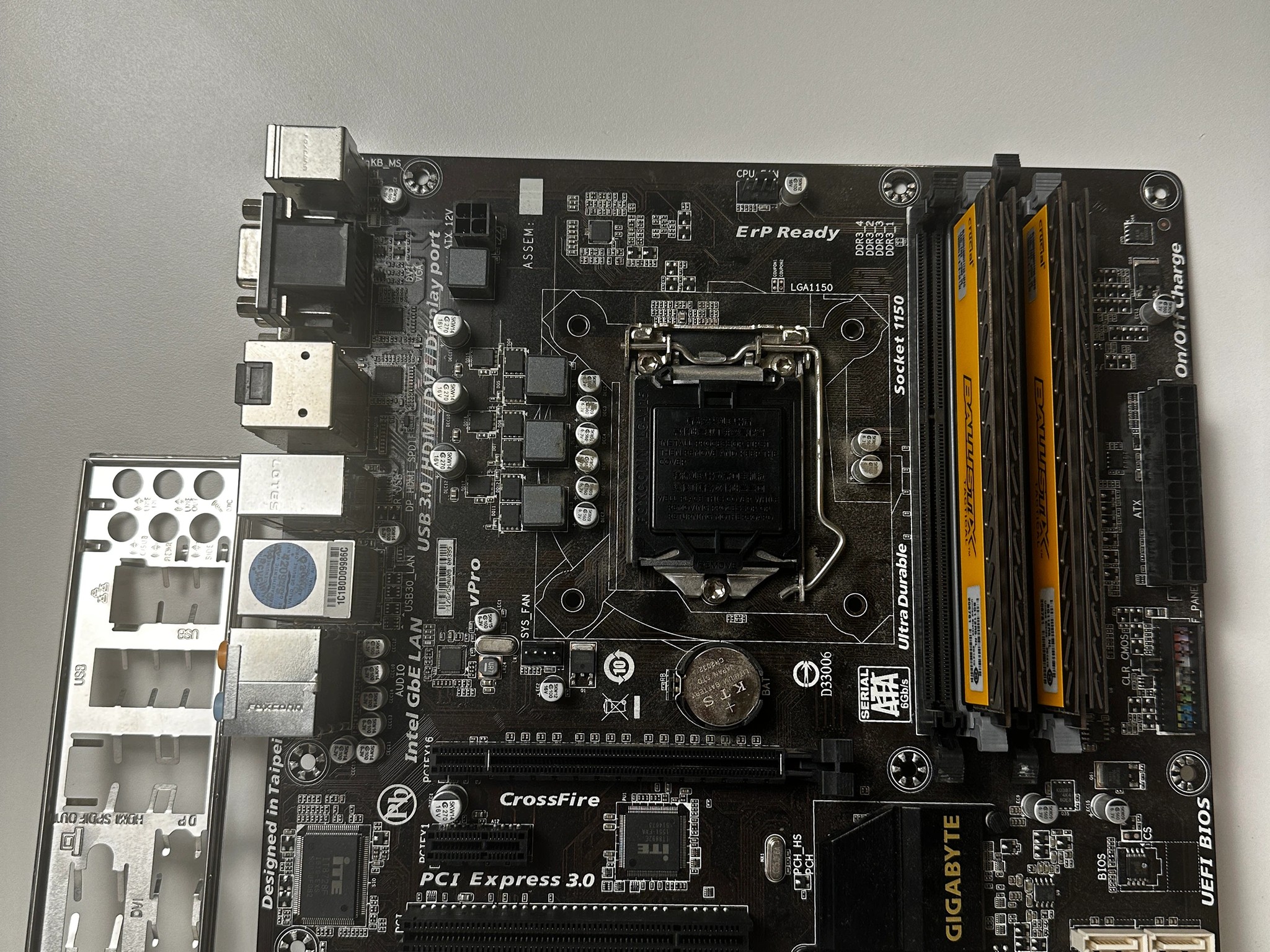 GIGABYTE GA-Q87M-D2H, I5 4590, 16gb DDR3 Combo! LGA1150 mATX Motherboard W/ IO