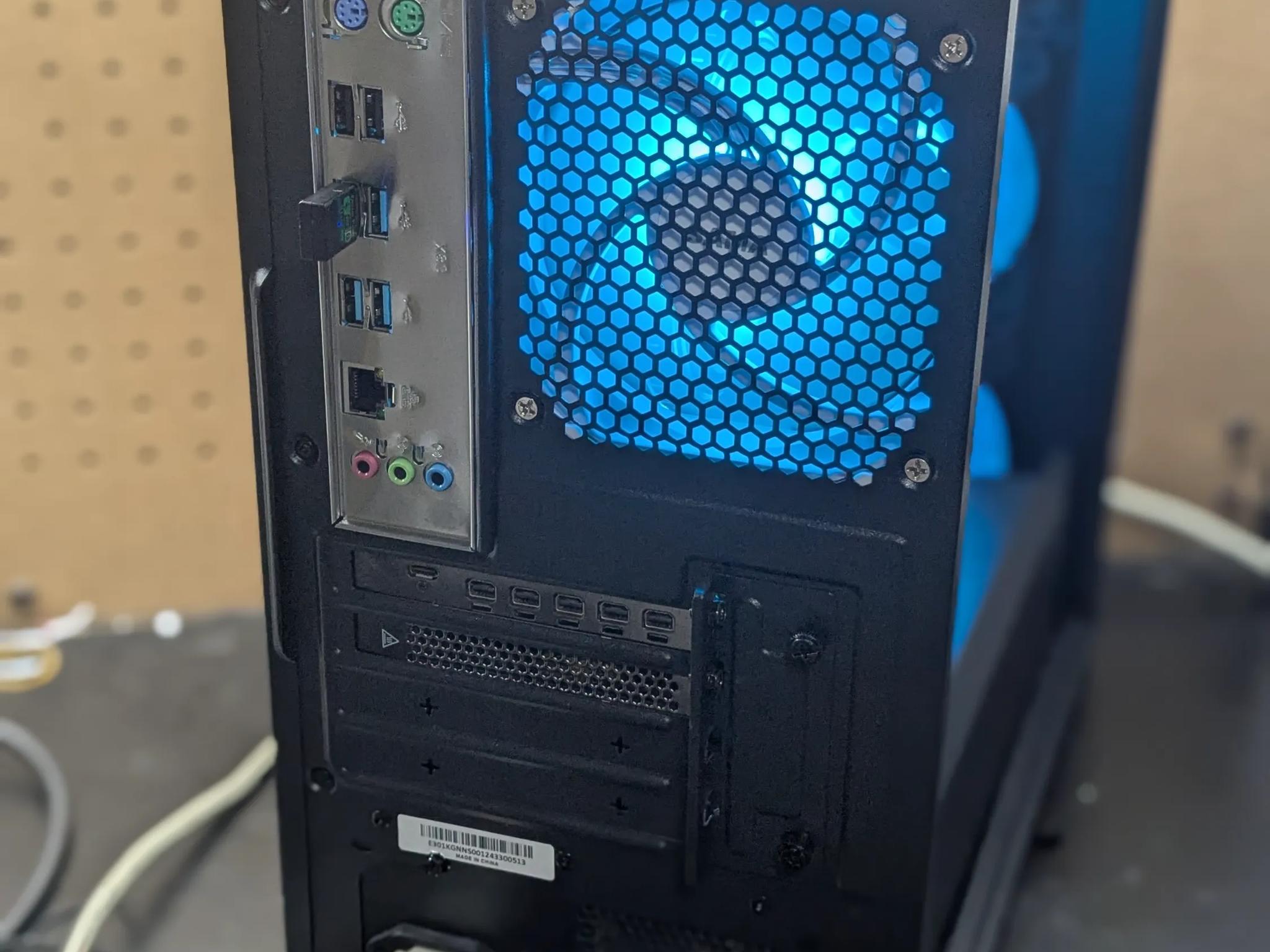 Workstation Gamer | 8 Core Xeon (same as i7), 32GB RAM, 8GB AMD W5700, 480GB SSD, Win11, RGB, Wifi