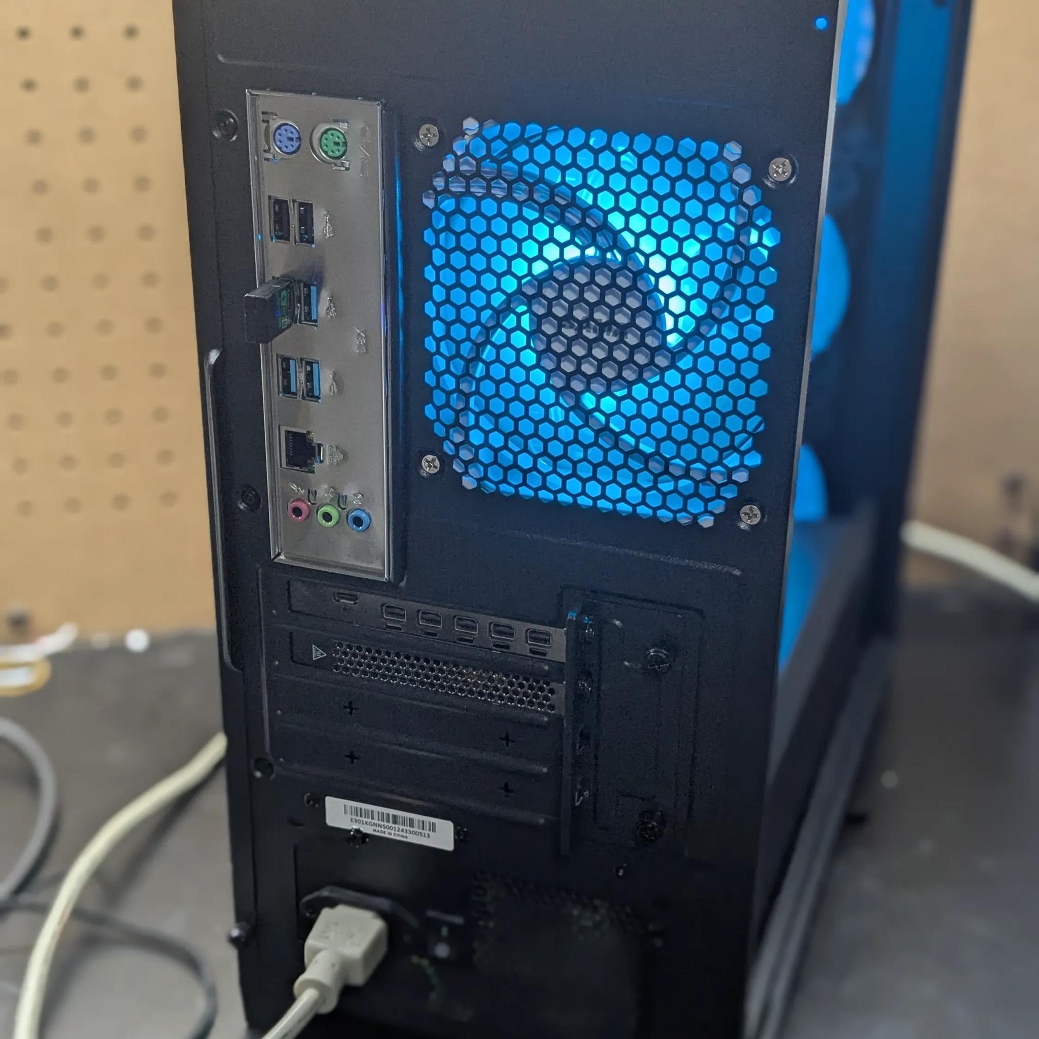 Workstation Gamer | 8 Core Xeon (same as i7), 32GB RAM, 8GB AMD W5700, 480GB SSD, Win11, RGB, Wifi