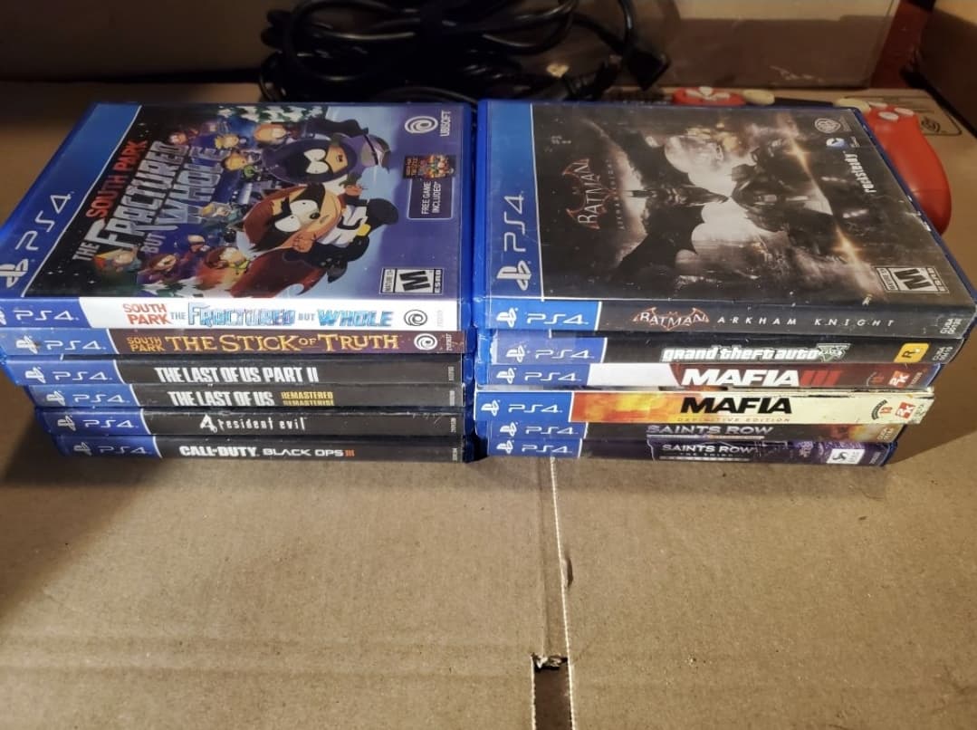PS4 pro 1TB, w/12 games, OEM controller Bundle