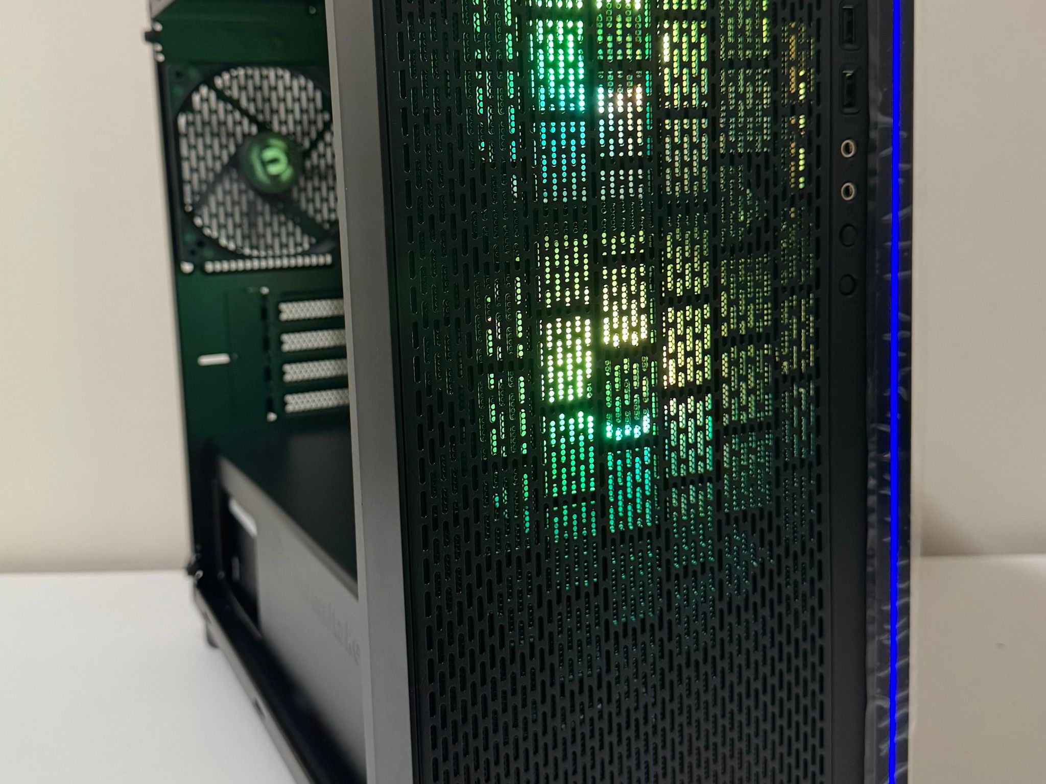 AMD Ryzen 5 5600GT Gaming PC Radeon Vega 7 Graphics ASUS B550M-A B550 Thermaltake Versa H18 Case