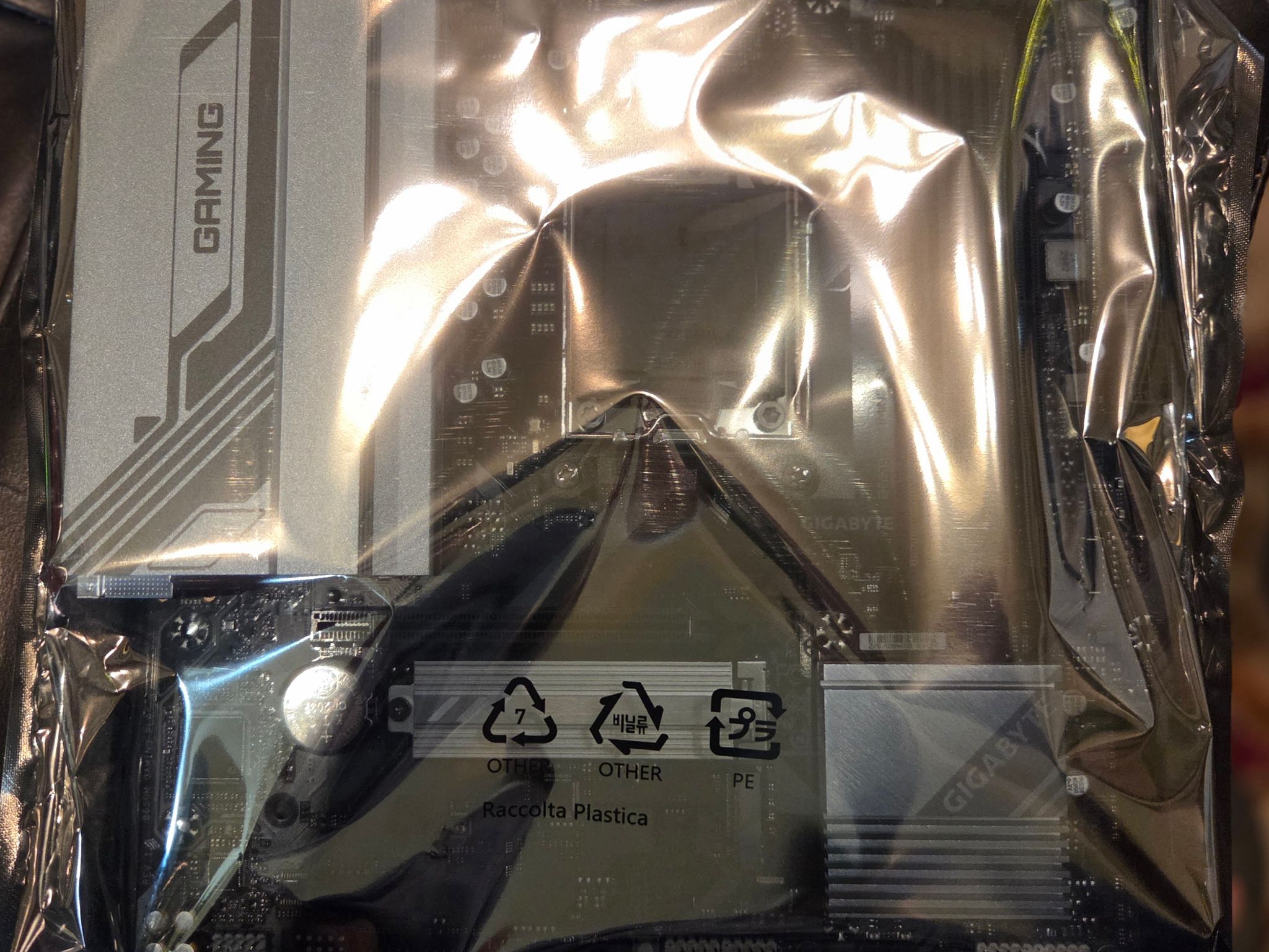 Gigabyte B650M Gaming Plus Wifi Mobo + 32GB(2x16GB) DDR5 6000 White Ram! BNIB! MOBO+RAM Combo!