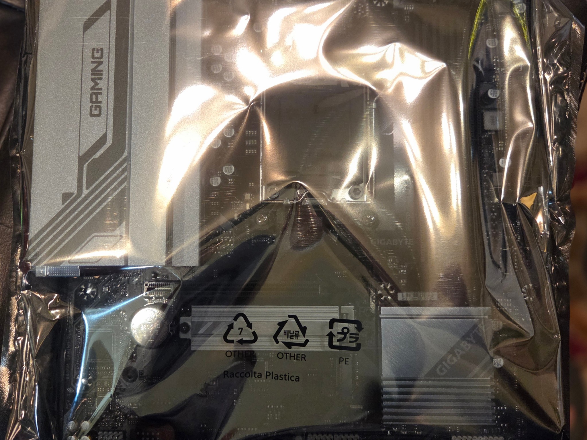 Gigabyte B650M Gaming Plus Wifi Mobo + 32GB(2x16GB) DDR5 6000 White Ram! BNIB! MOBO+RAM Combo!