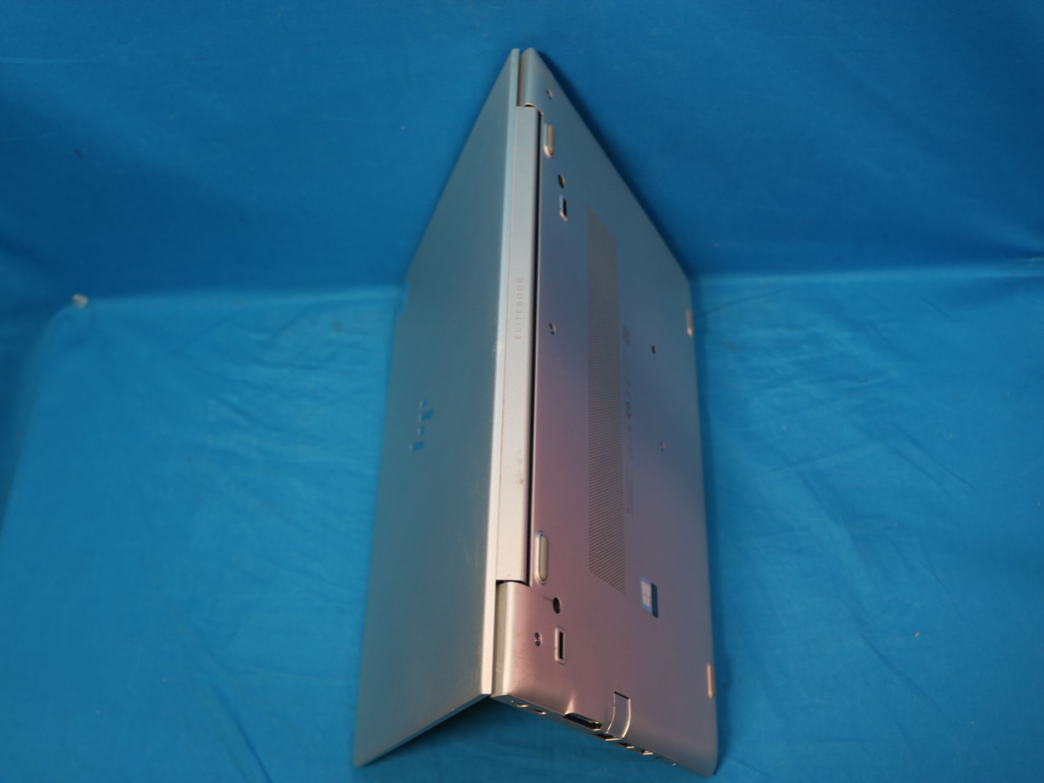DIY - i5-8350u / 16GB RAM / 512GB - 14.0" Laptop - HP Elitebook 840 G5 - No OS