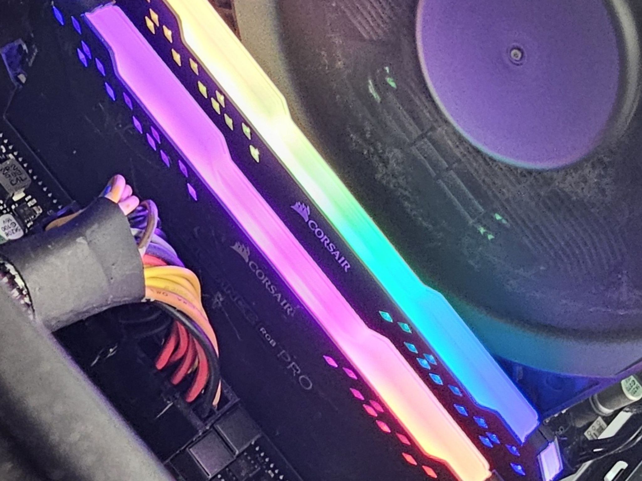 32GB DDR4 (2x16GB) CL18 3600MT/s Corsair Vengeance RGB PRO