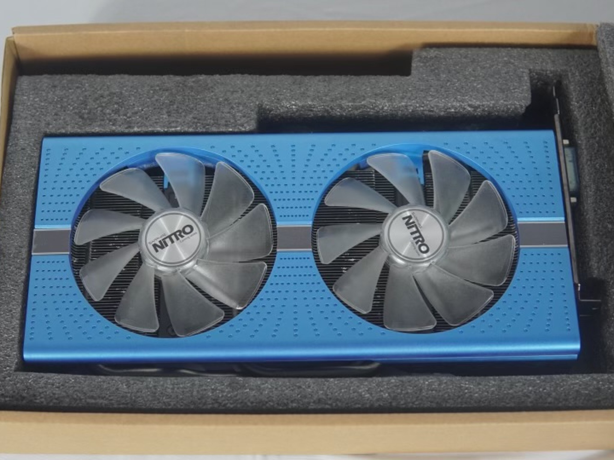 Radeon Sapphire nitro 580 8GB Special edition.