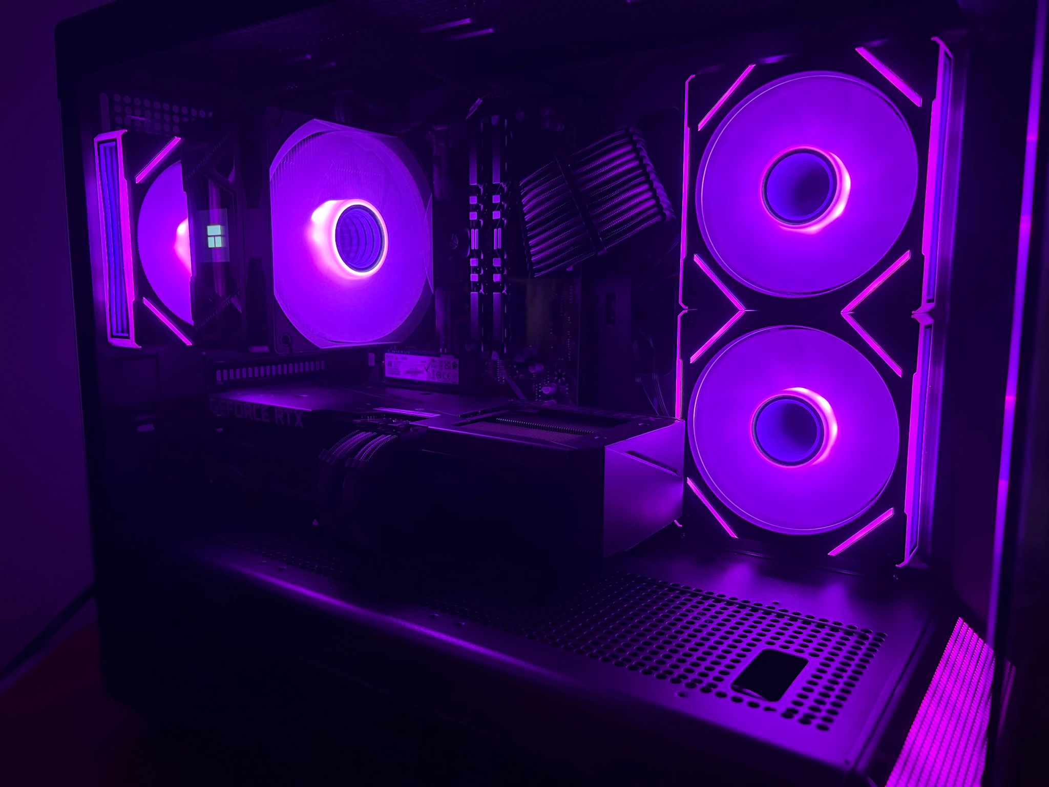 **❄️🔥 AORUS RTX 3060 ELITE 12GB + Ryzen 7 3700X | 16GB OLOy 3000MHz | 2.5TB Blackout Gaming PC 🔥❄️**
