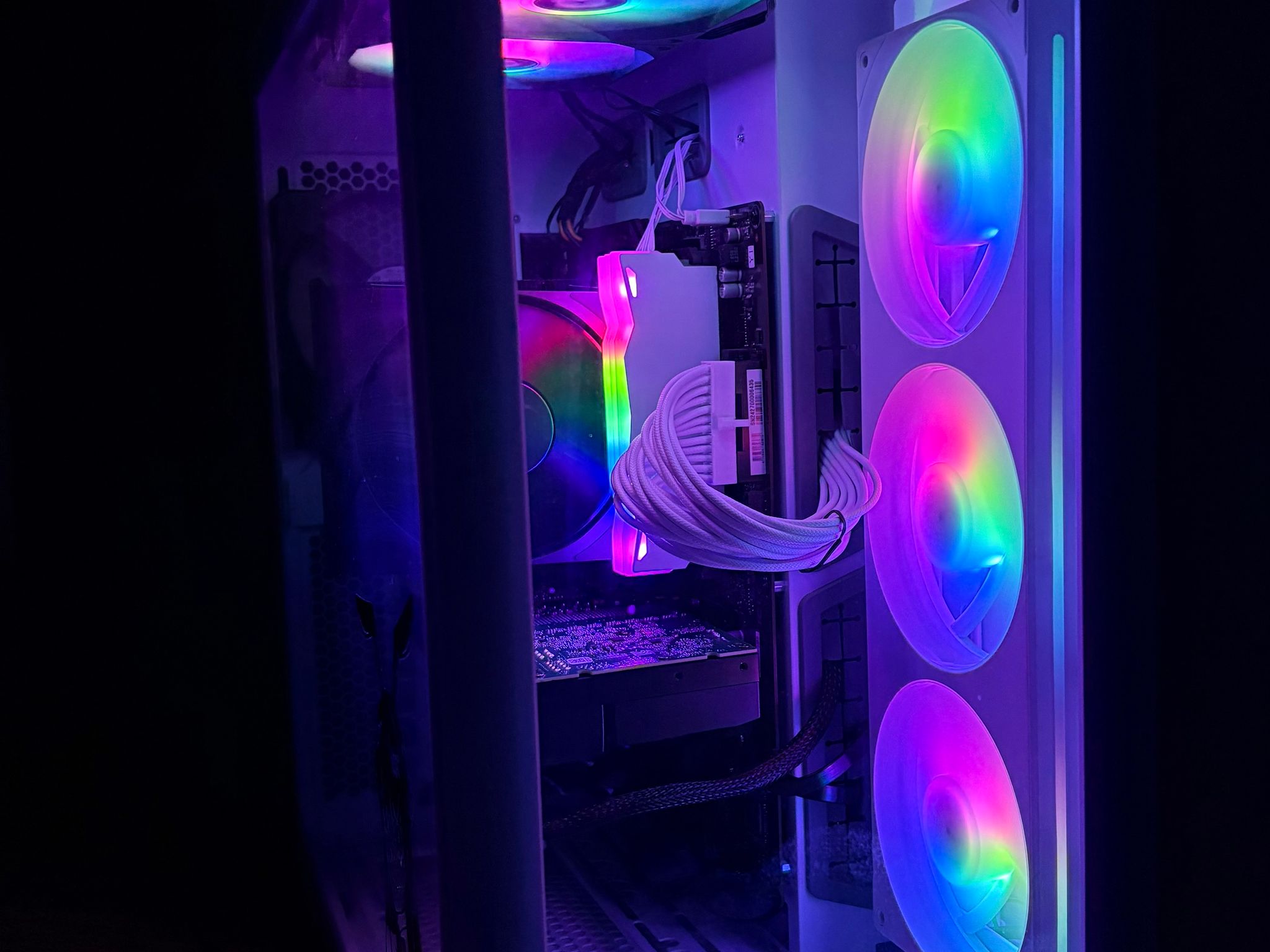Project Cinna WhiteRainbow Gaming PC