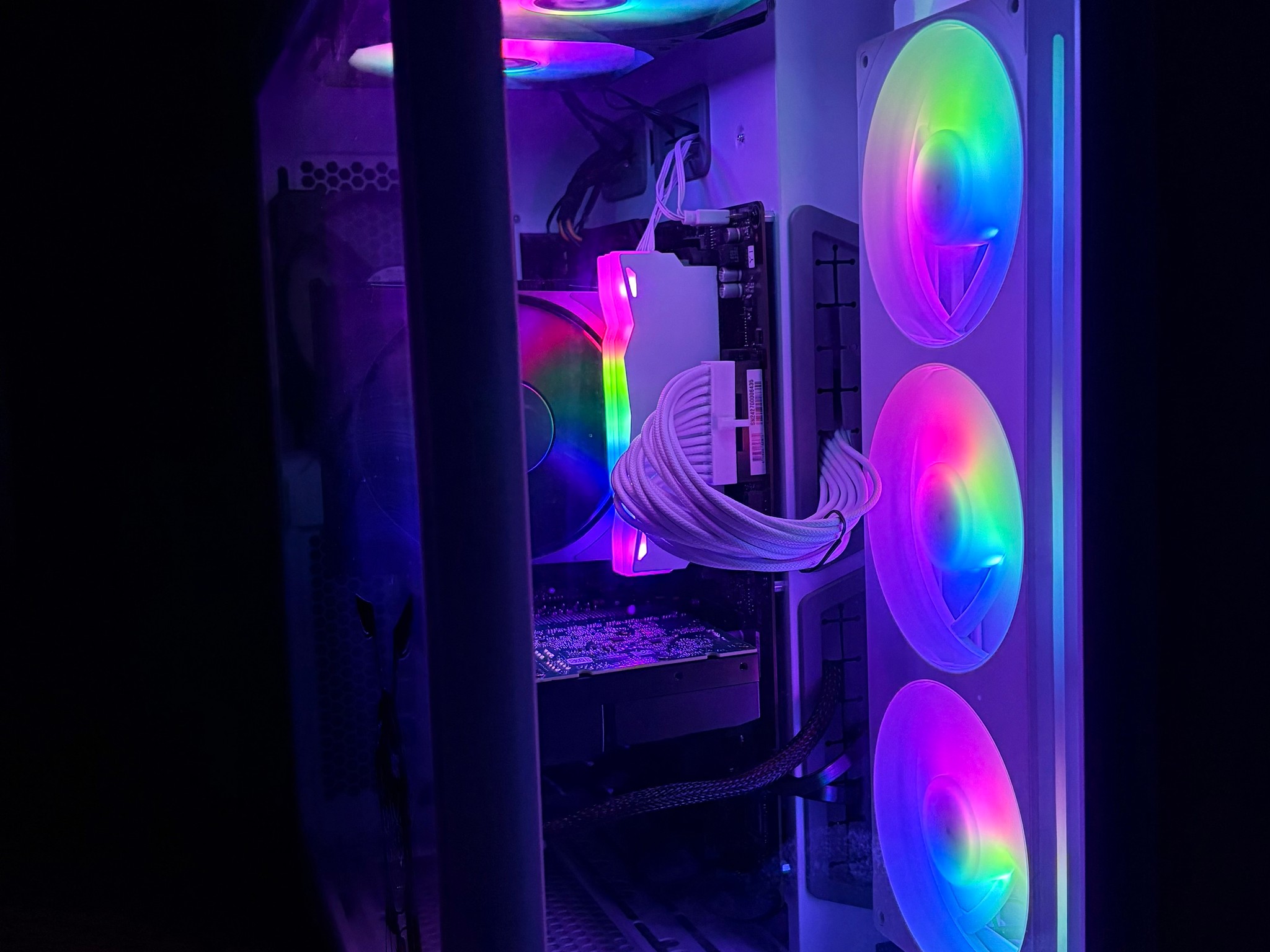 Project Cinna WhiteRainbow Gaming PC