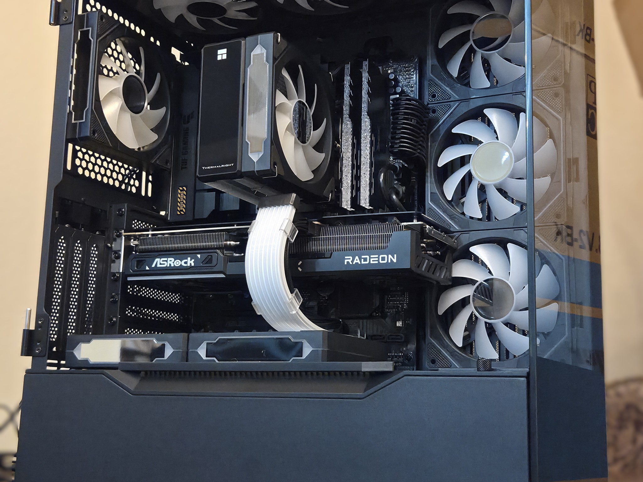 Dynamo!⚡– Ryzen 5 9600X • RX 9070 • 32GB DDR5 6000 • Temp Display • 1440p Gaming PC