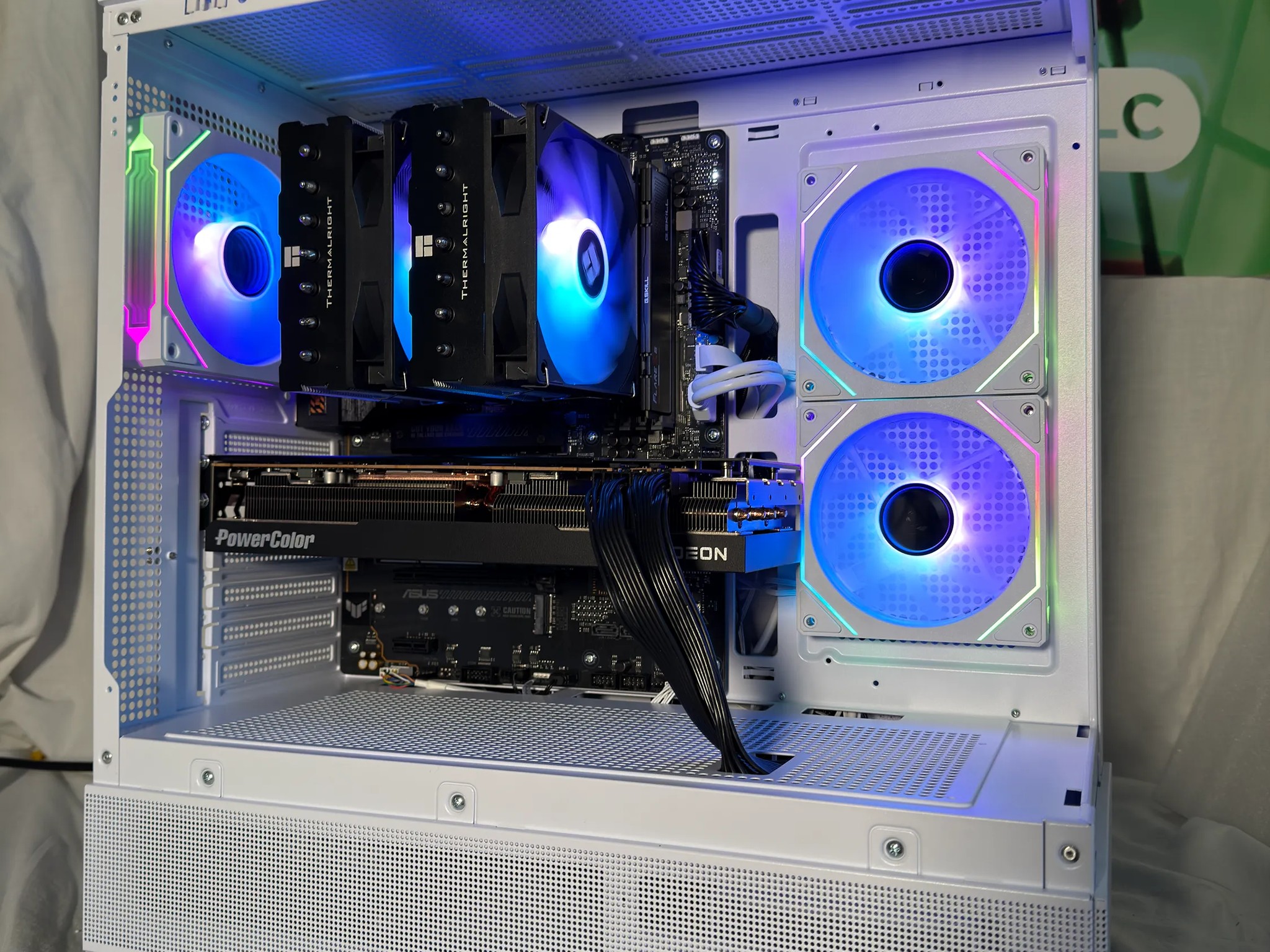 RX 7900 GRE GAMING PC Ryzen 7 7700X