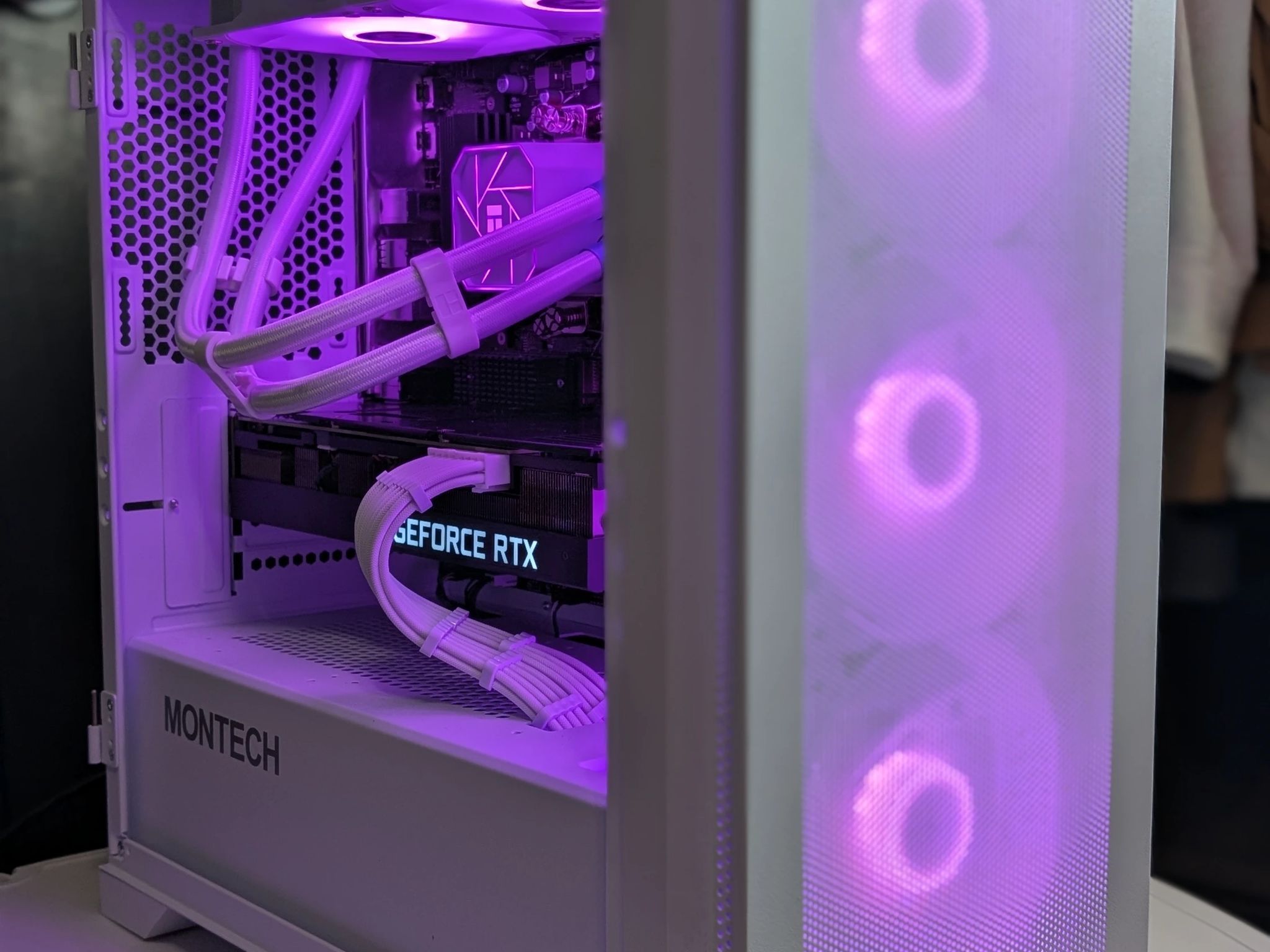 Ryzen 7 7700x | RTX 3080 White Gaming PC