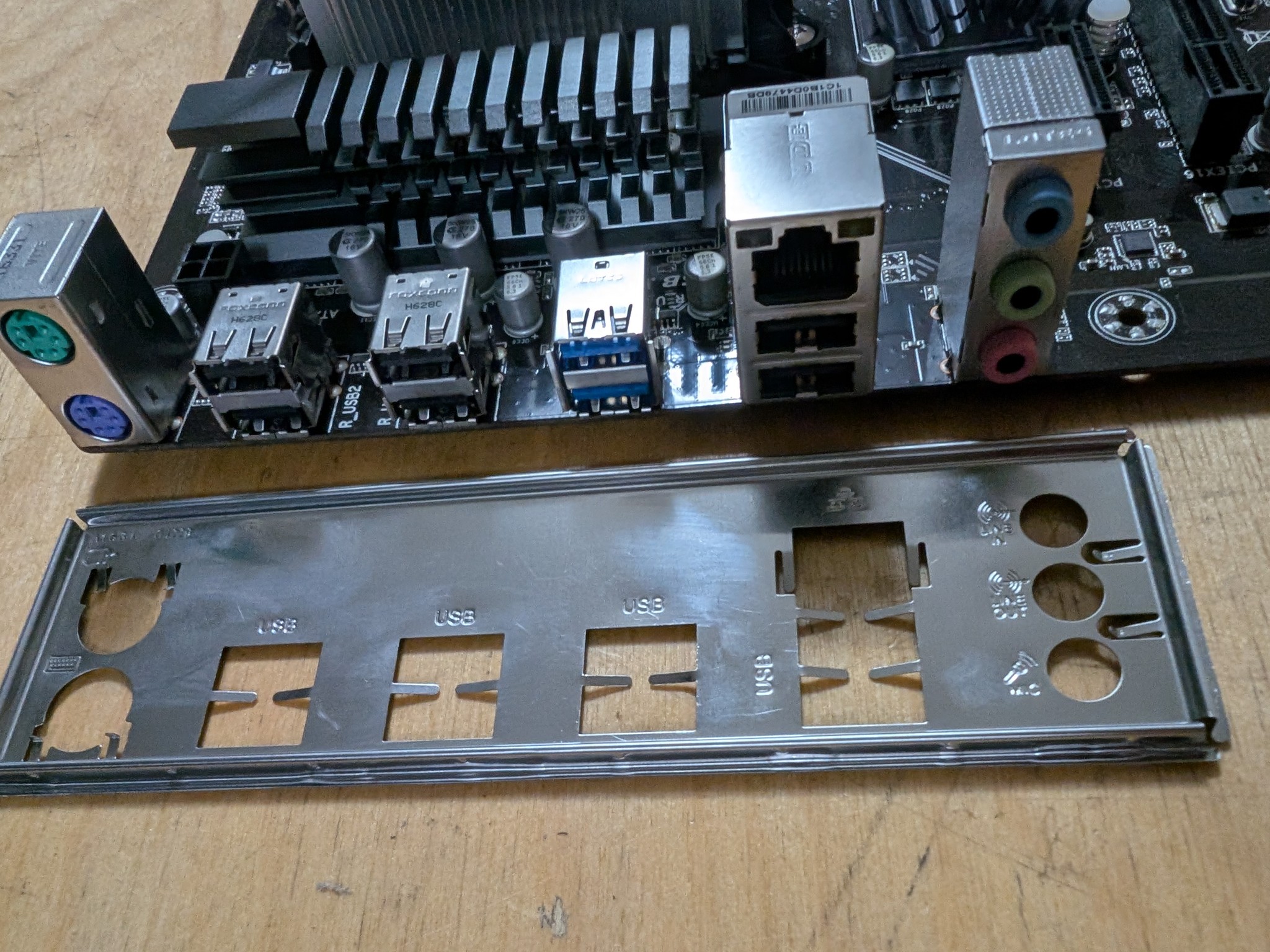 AMD FX 8320E + Gigabyte 970 motherboard + CPU cooler