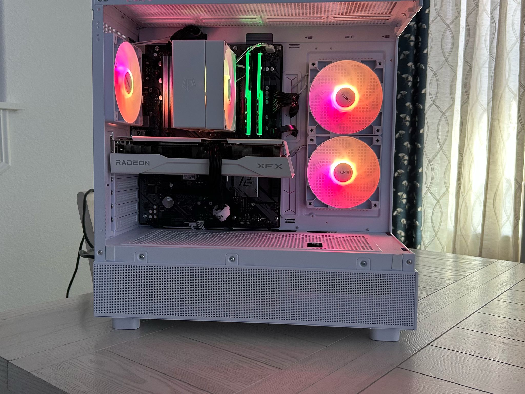 ✨IceBerg🗻 9060XT!| 16GB TRIDENT RAM| ALL WHITE| 1 TB STORAGE