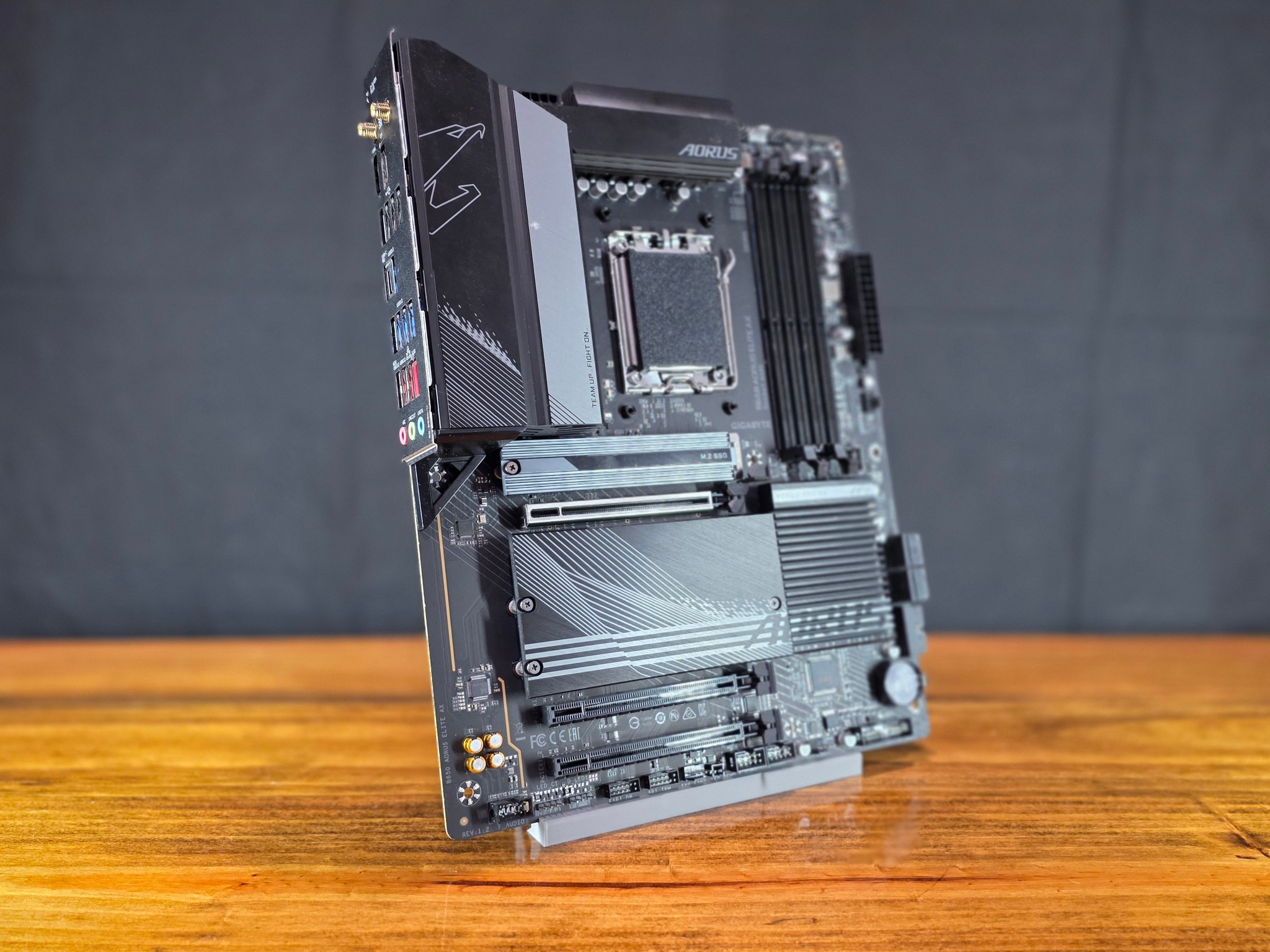 Gigabyte B650 Aorus Elite AX AM5 - FOR PARTS