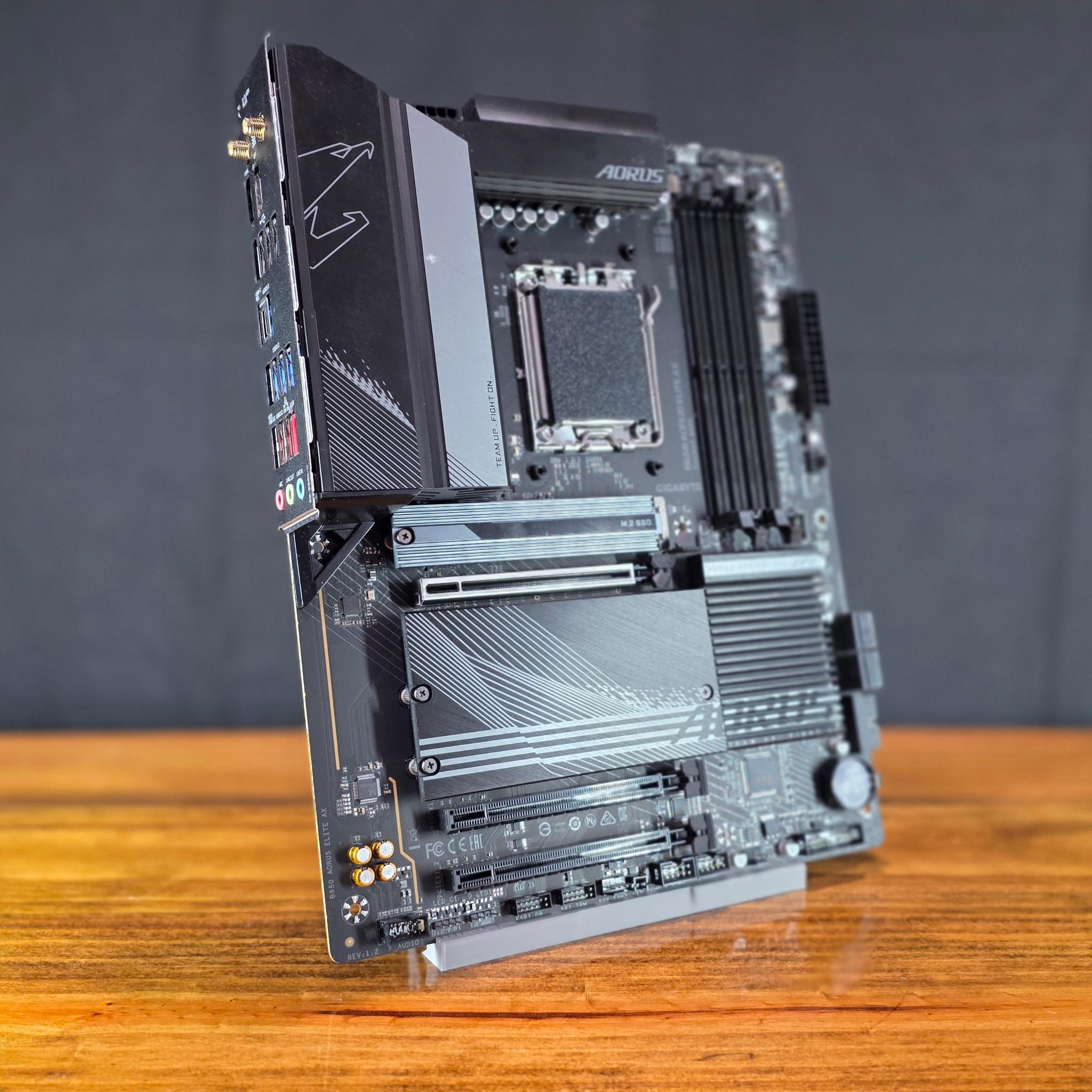 Gigabyte B650 Aorus Elite AX AM5 - FOR PARTS