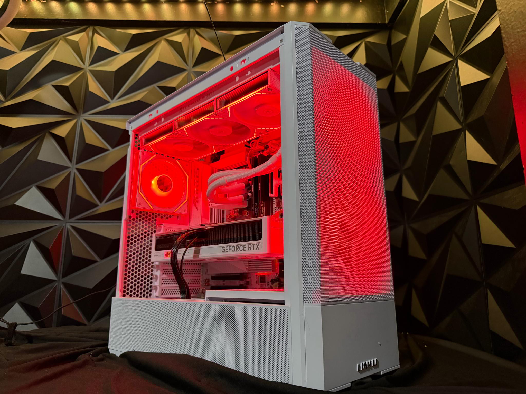 ❄️🤍 WHITEOUT PROTOCOL 🤍❄️Ryzen 9 7900X| RTX 5070| 32 GB DDR5| 2.5 TB NVMe| 850W PSU