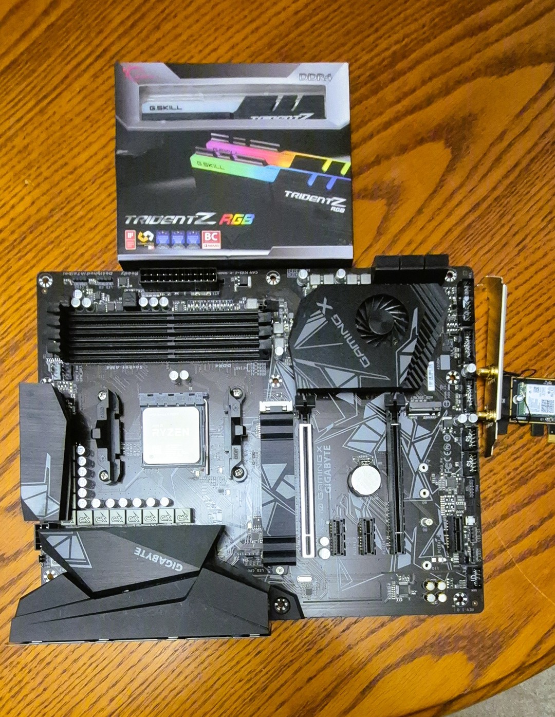 Bundle GIGABYTE X570 GAMING X, AMD Ryzen 9 3950X CPU, 32GB G.Skill