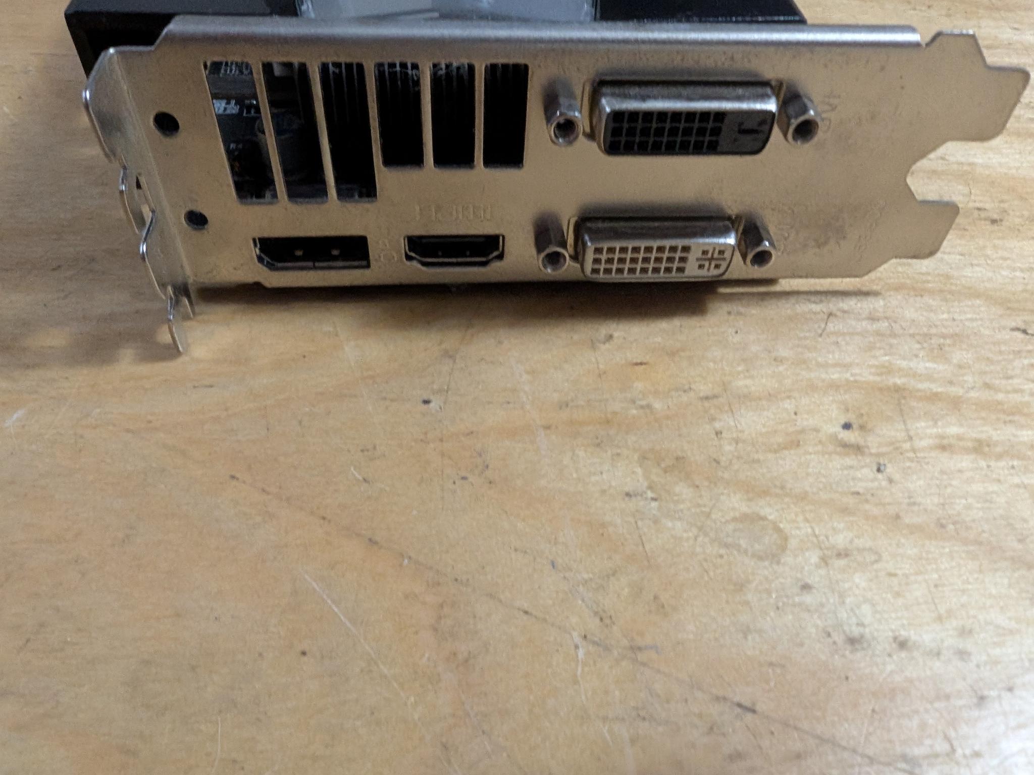 Gigabyte 990FXA-UD3 / AMD FX8320 / 16GB DDR3 / R9 270x 4GB