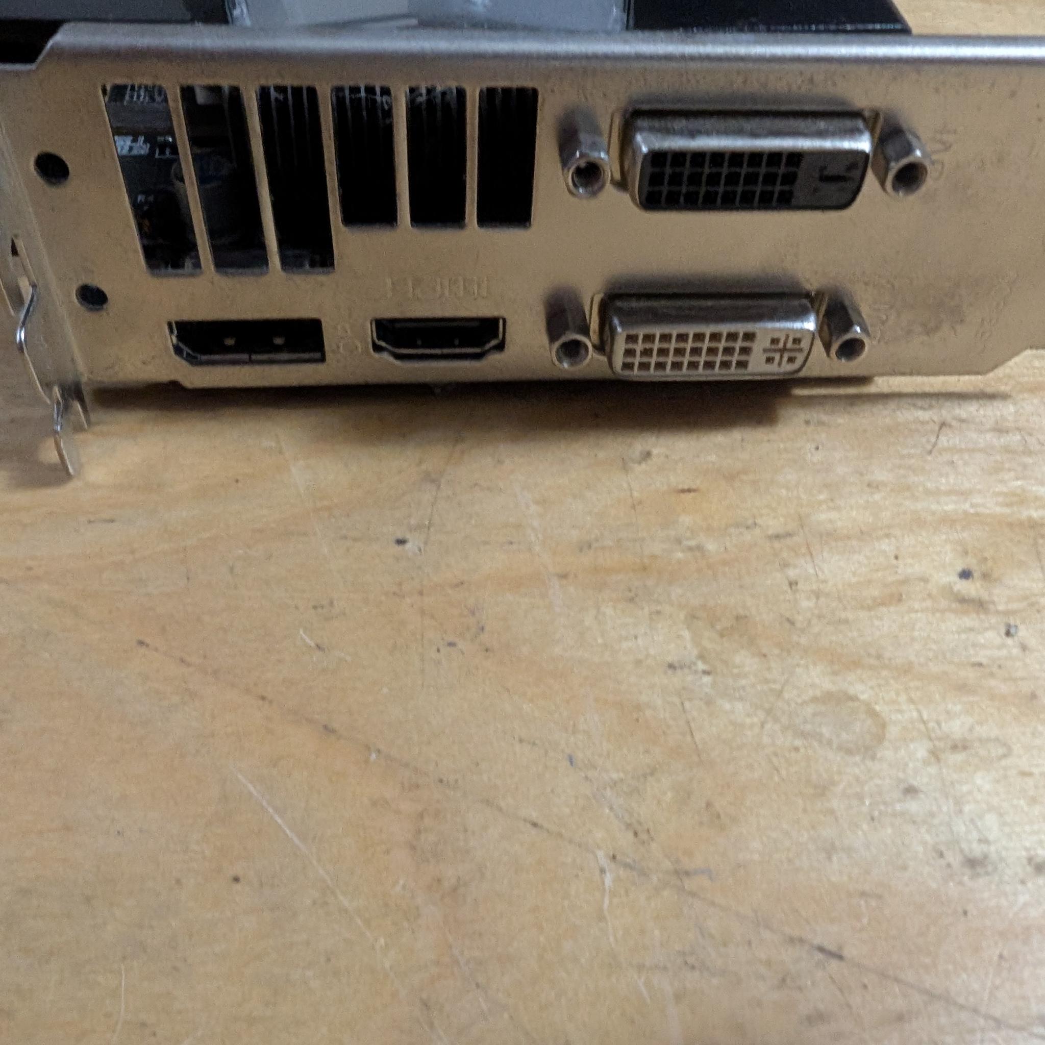 Gigabyte 990FXA-UD3 / AMD FX8320 / 16GB DDR3 / R9 270x 4GB