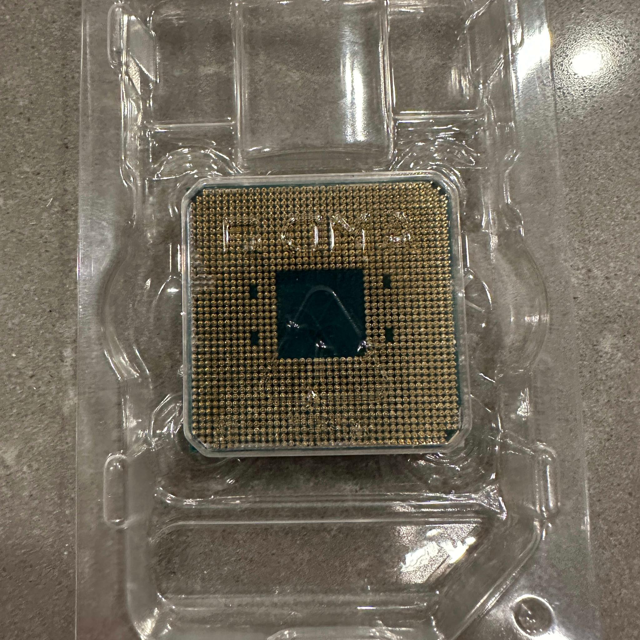 AMD Ryzen 5 3600 3.6 GHz 6-Core Processor / No Cooler/ No Box
