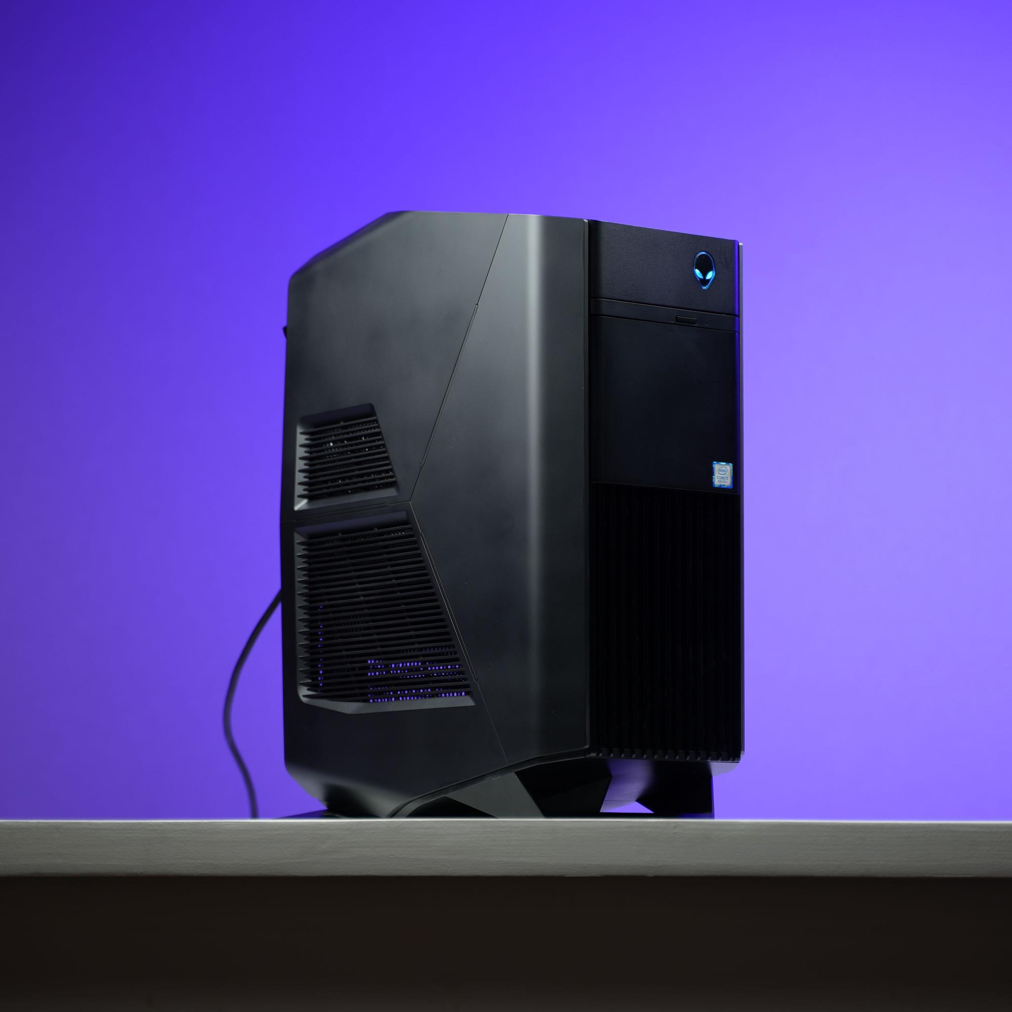 “ALIENFORM 4.7” GTX 1070 Intel Core i7 8700 16GB 1.3TB Windows 11 Gaming PC