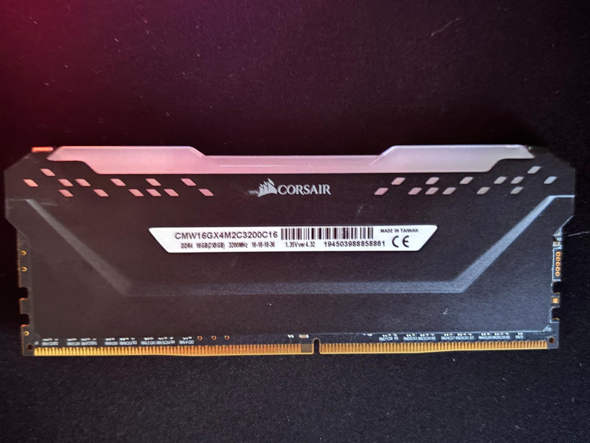 i9-9900KS + Z390 Aorus Master + 32GB 3200C16 Corsair Vengeance RGB
