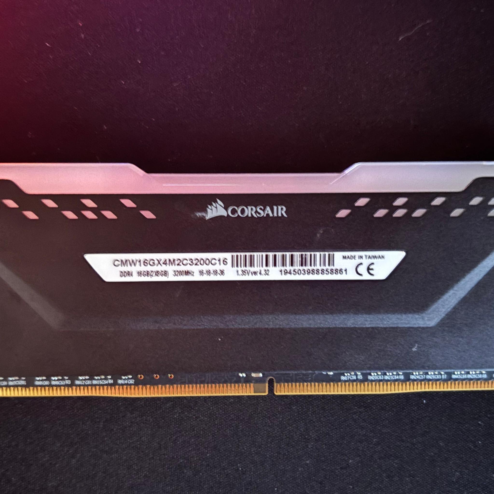 i9-9900KS + Z390 Aorus Master + 32GB 3200C16 Corsair Vengeance RGB