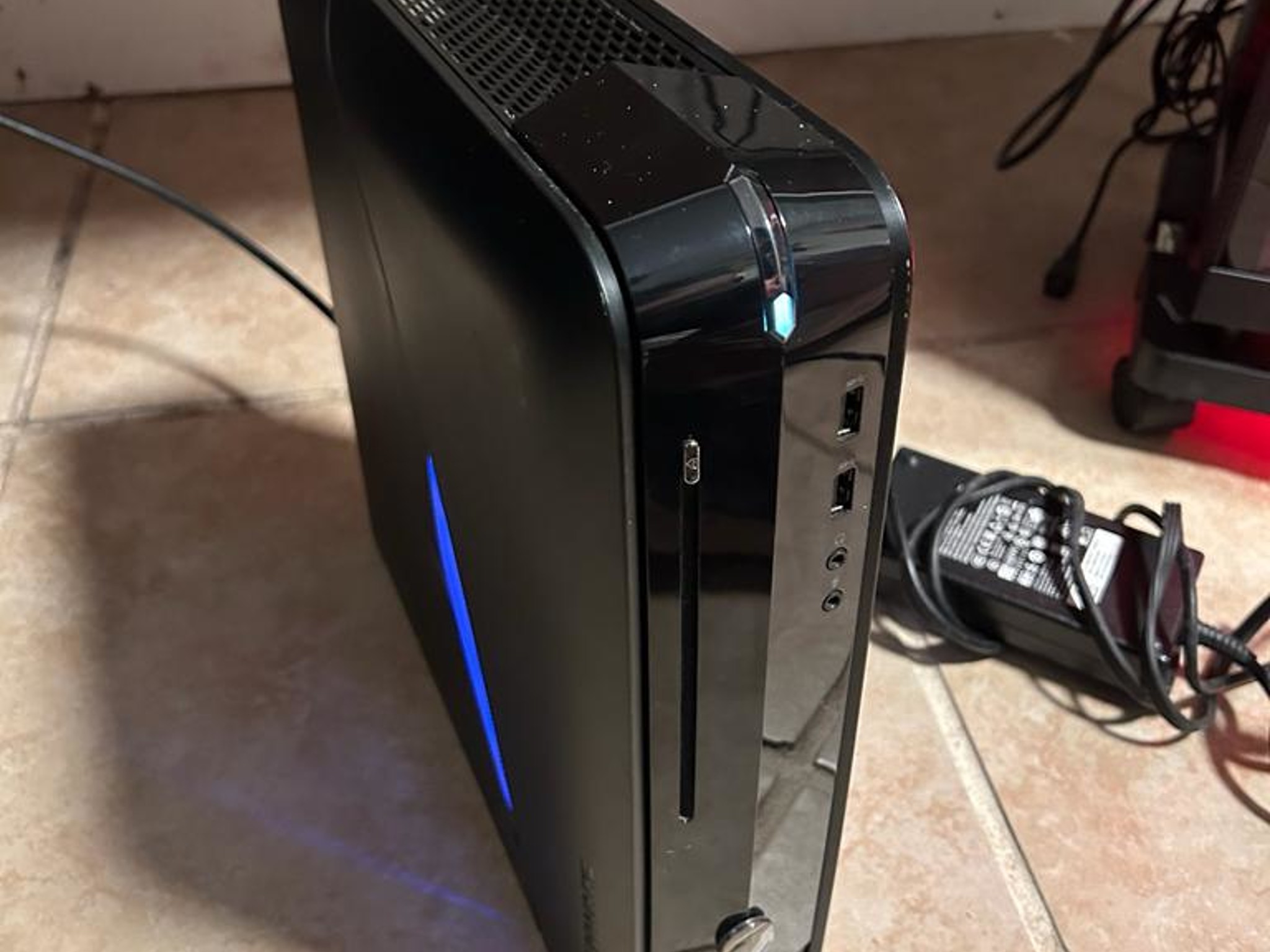 Alienware X51 R3 Intel Core i3-6100 X2 3.7GHz 8GB 1TB Win10,Black