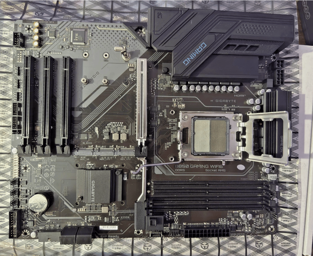 Gigabyte B850 Gaming WiFi 6 Motherboard - AM5 - (Working with Physical Damage)